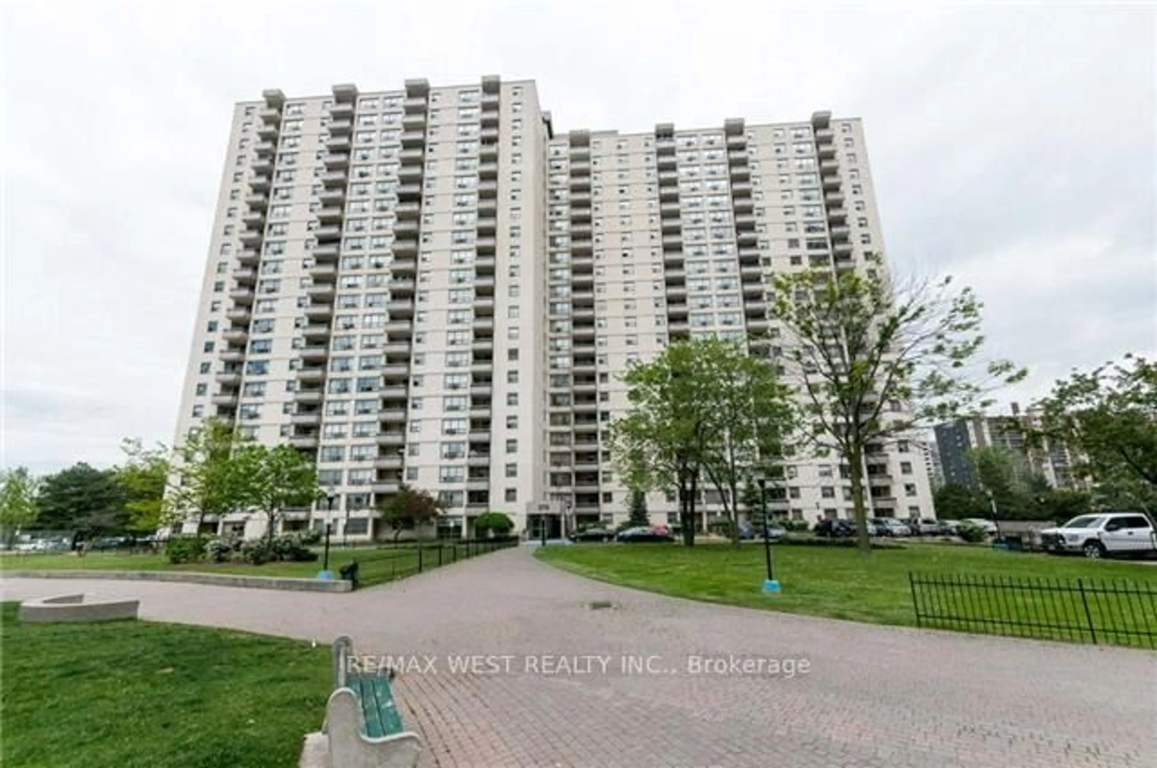 Unknown for 370 Dixon Rd #102, Toronto Ontario M9R 1T2