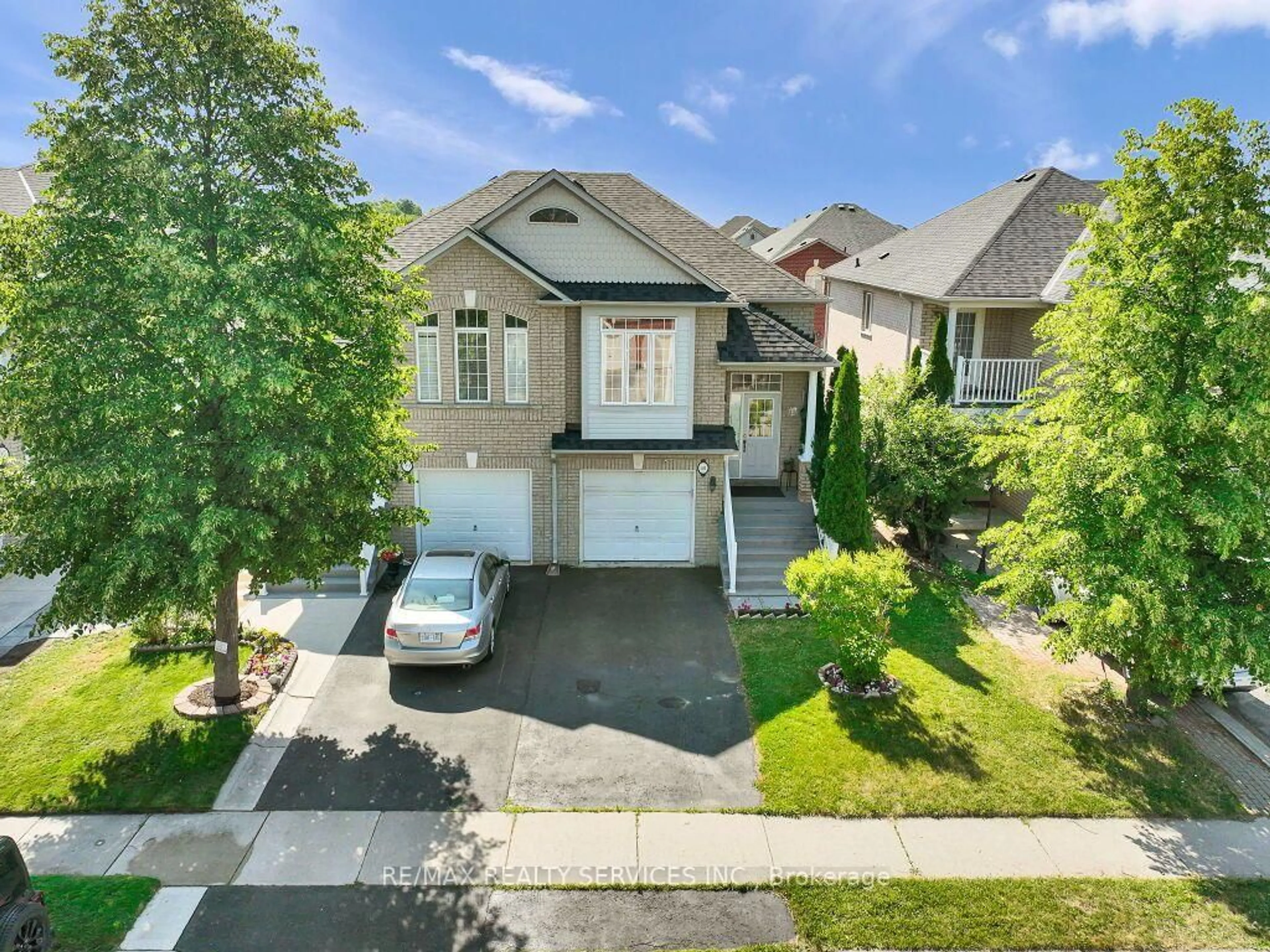A pic from outside/outdoor area/front of a property/back of a property/a pic from drone, street for 101 River Rock Cres, Brampton Ontario L7A 2W4