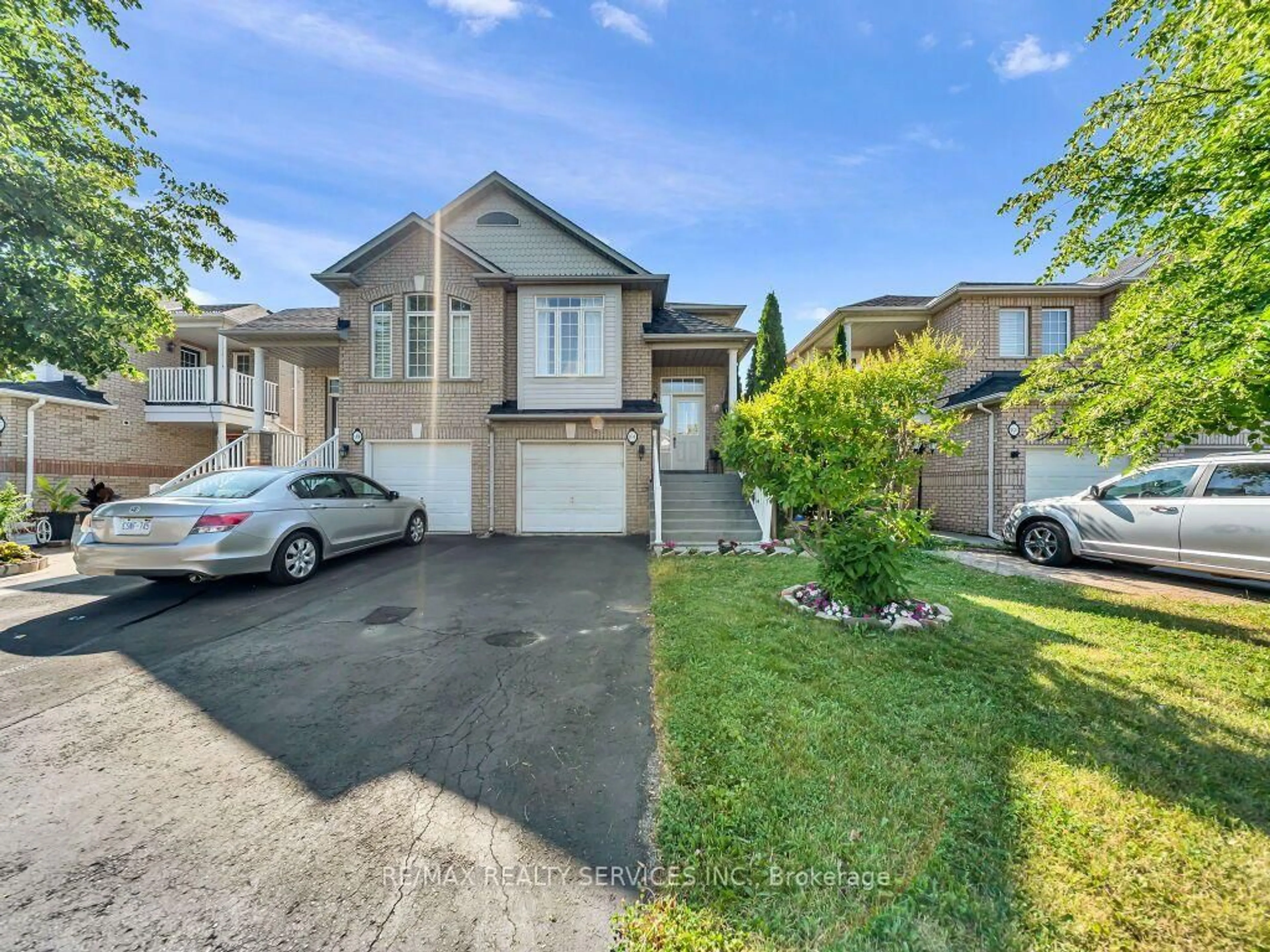 A pic from outside/outdoor area/front of a property/back of a property/a pic from drone, street for 101 River Rock Cres, Brampton Ontario L7A 2W4