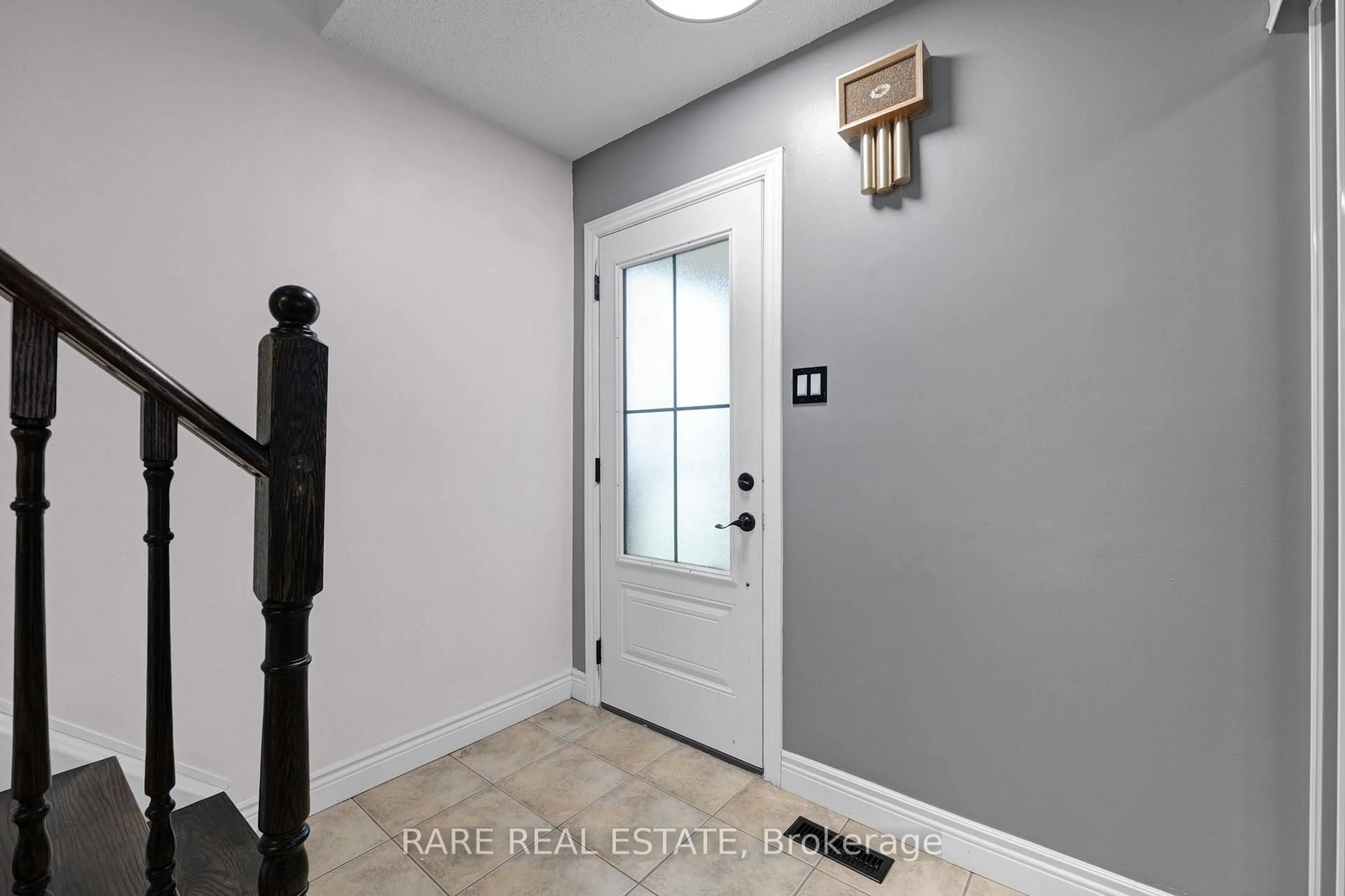 Indoor entryway for 45 Sandmere Ave, Brampton Ontario L6Z 4A2
