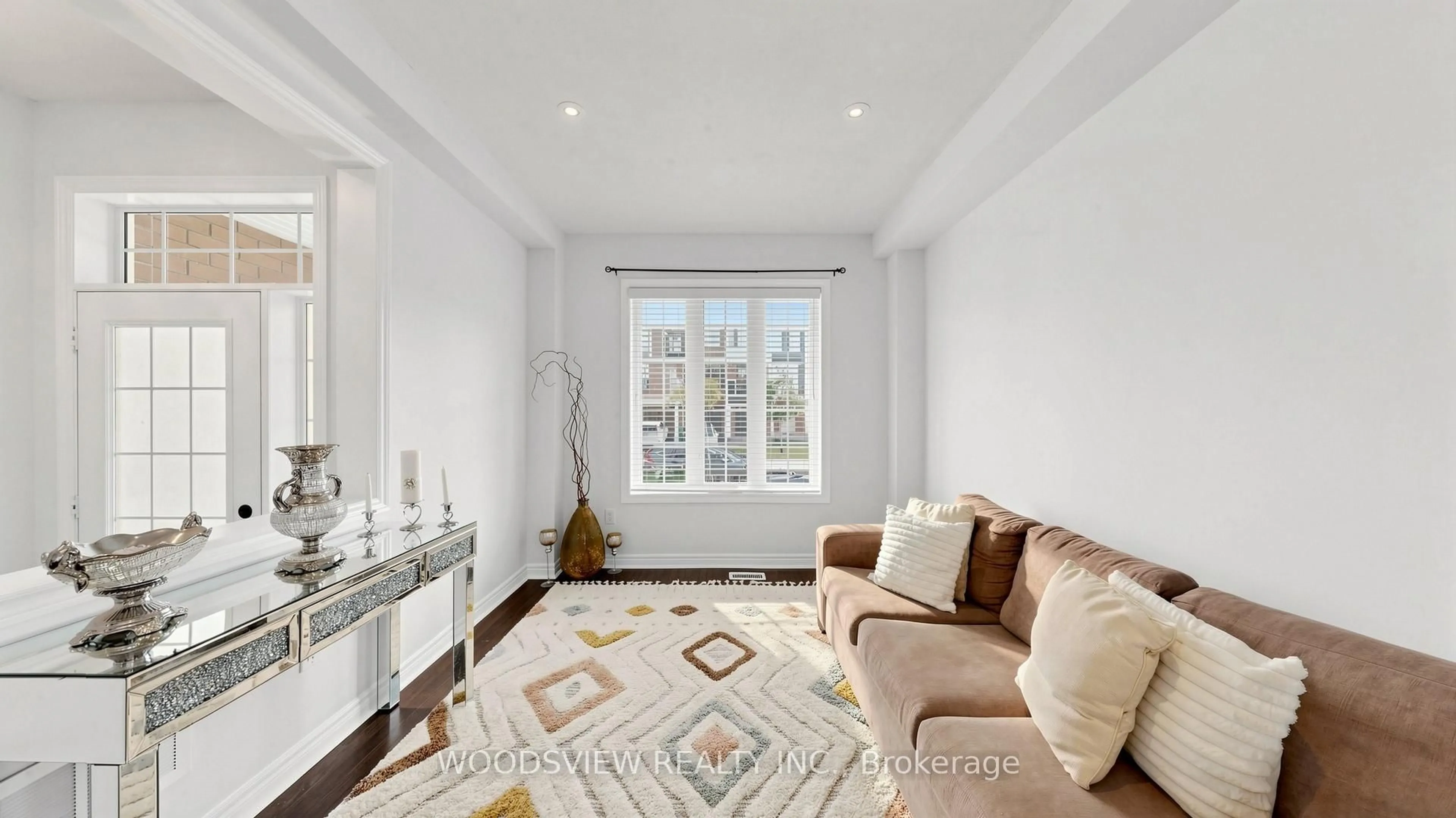 Living room with furniture, unknown for 7 Deancrest Rd, Brampton Ontario L7A 0W2