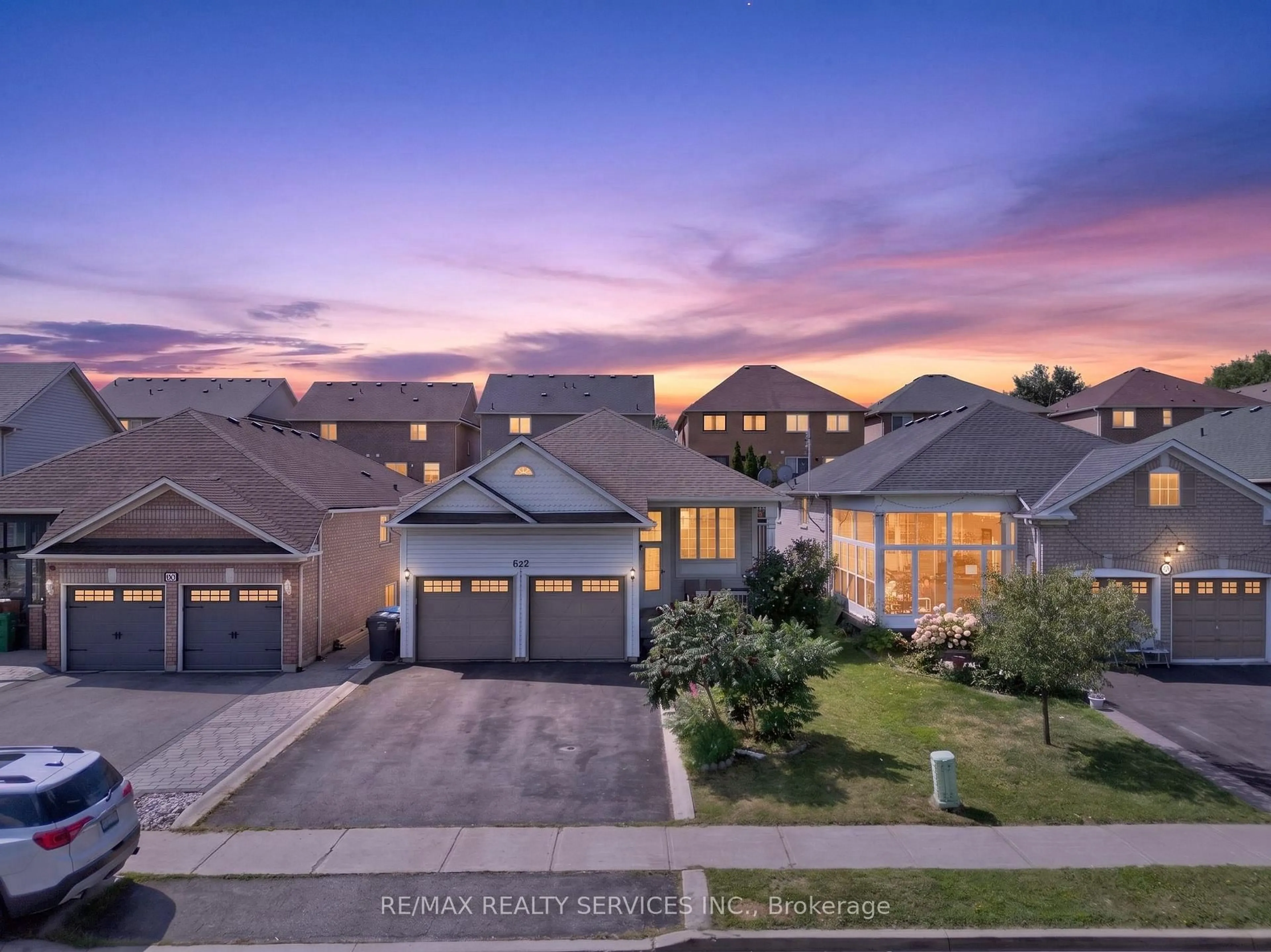 A pic from outside/outdoor area/front of a property/back of a property/a pic from drone, street for 62 Fletchers Creek Blvd, Brampton Ontario L6X 4T1