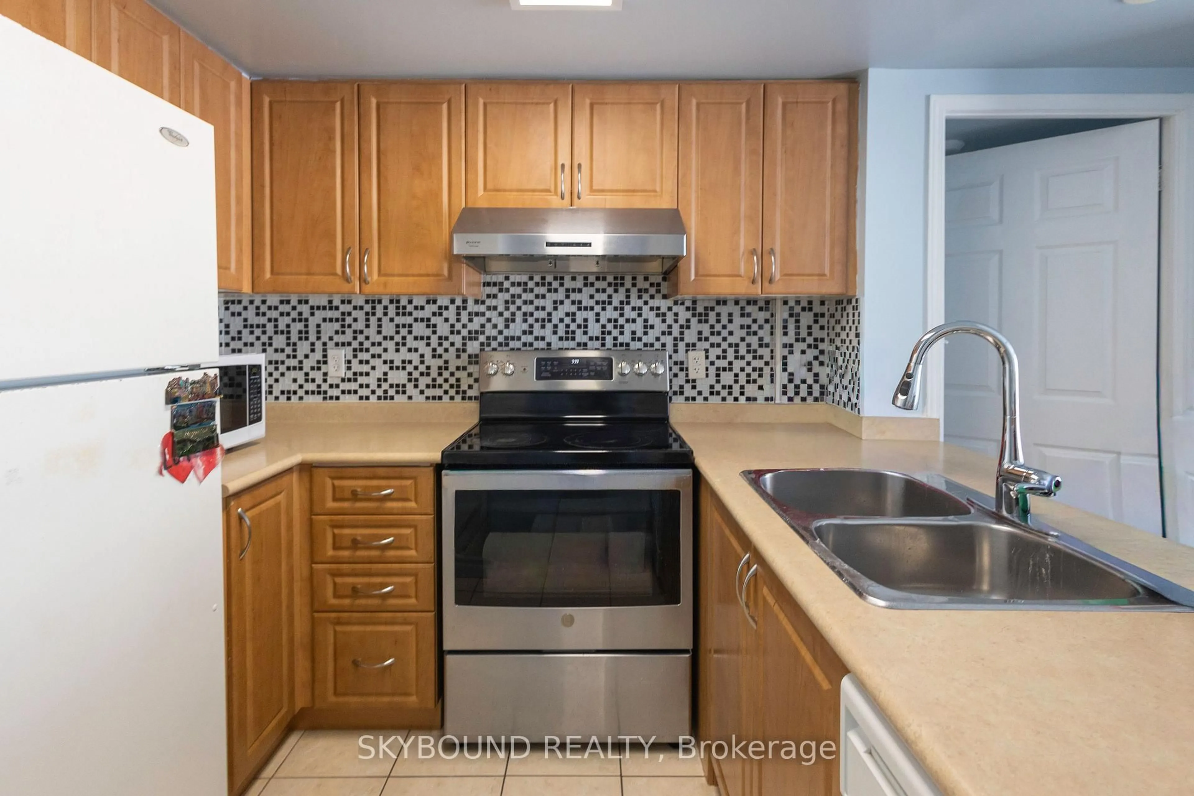 Standard kitchen, unknown for 3043 Finch Ave #2033, Toronto Ontario M9M 0A4