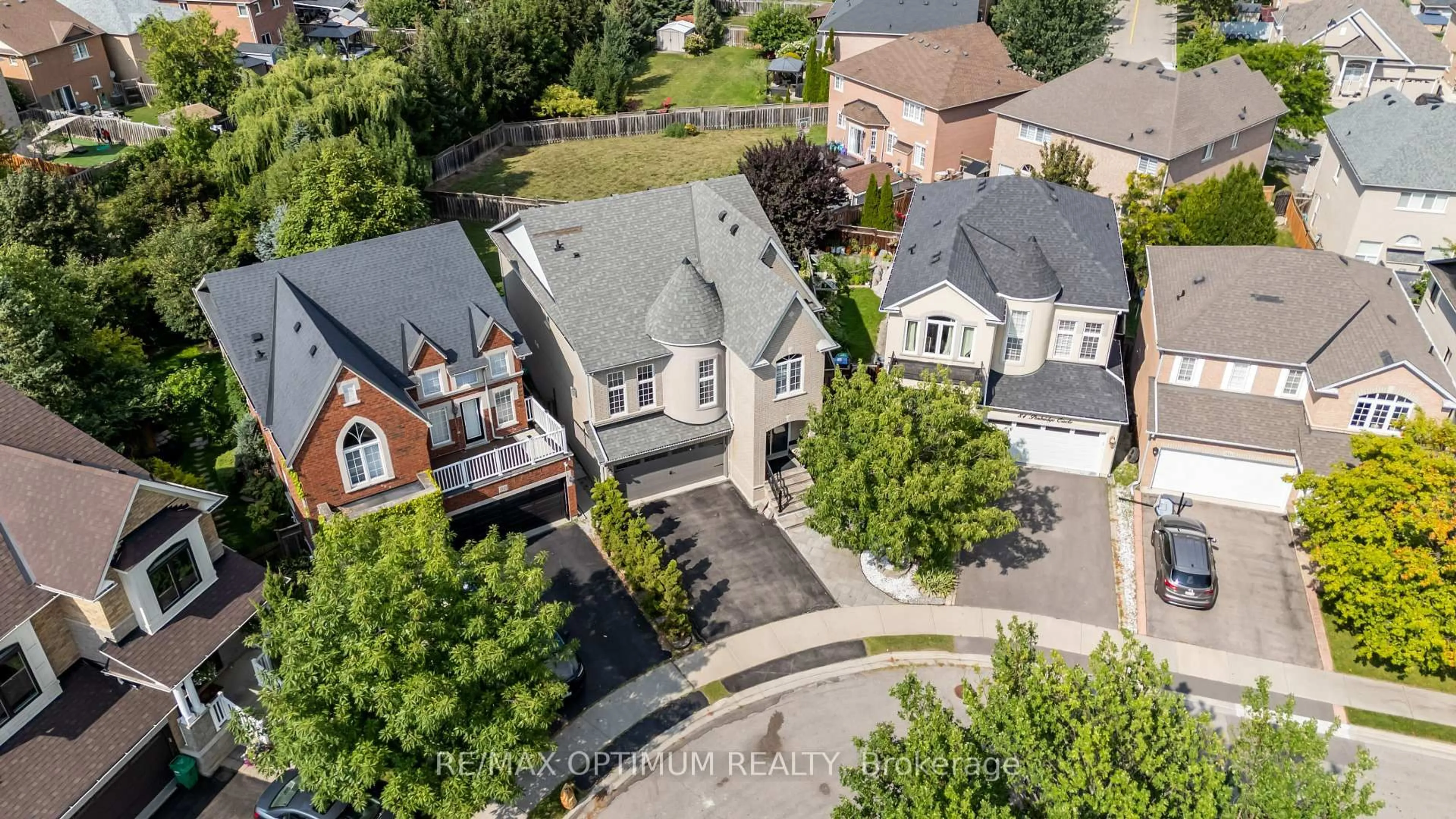 A pic from outside/outdoor area/front of a property/back of a property/a pic from drone, street for 82 Penbridge Circ, Brampton Ontario L7A 2R1