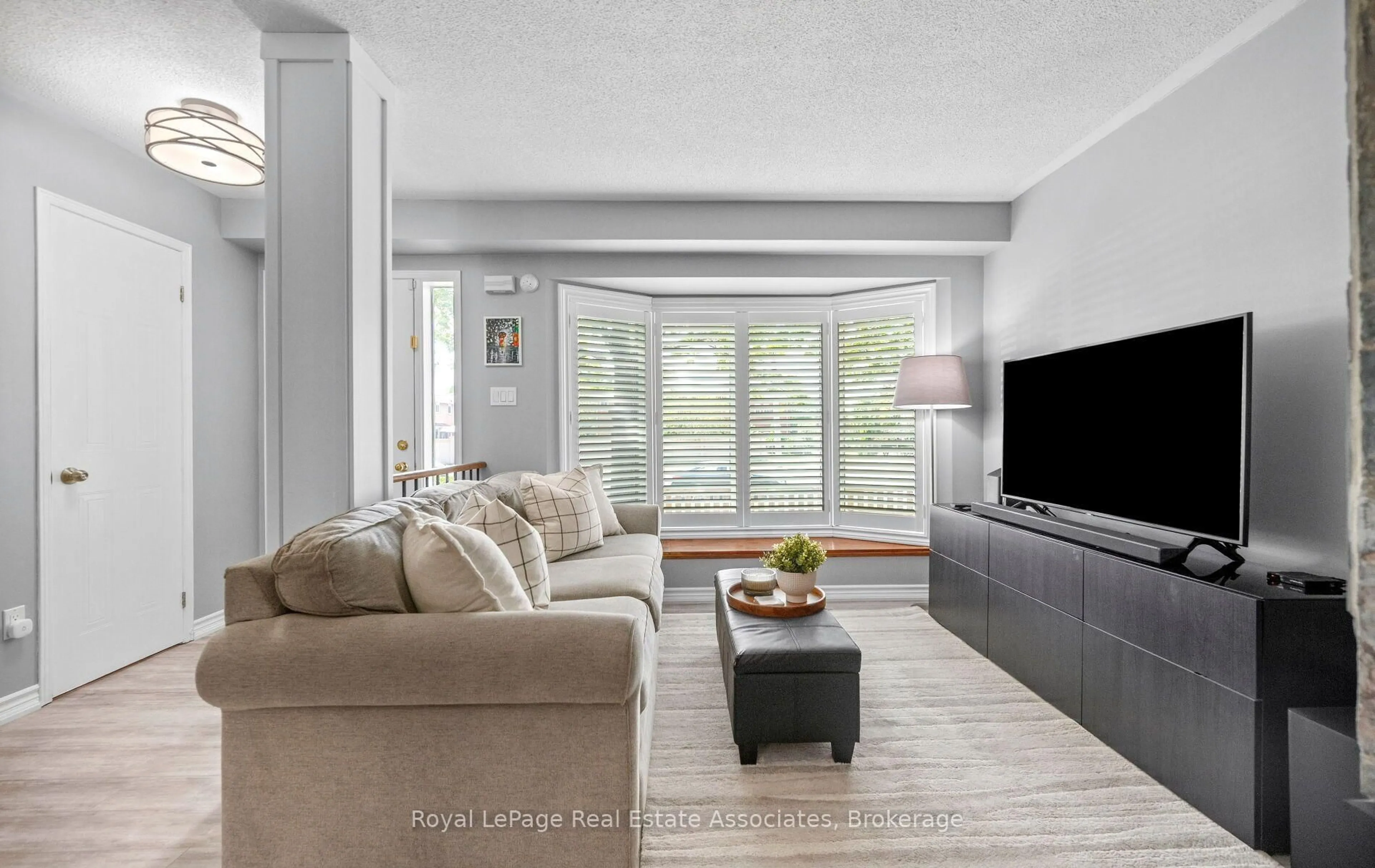 Living room with furniture, unknown for 1485 Torrington Dr #19, Mississauga Ontario L5V 1Y3