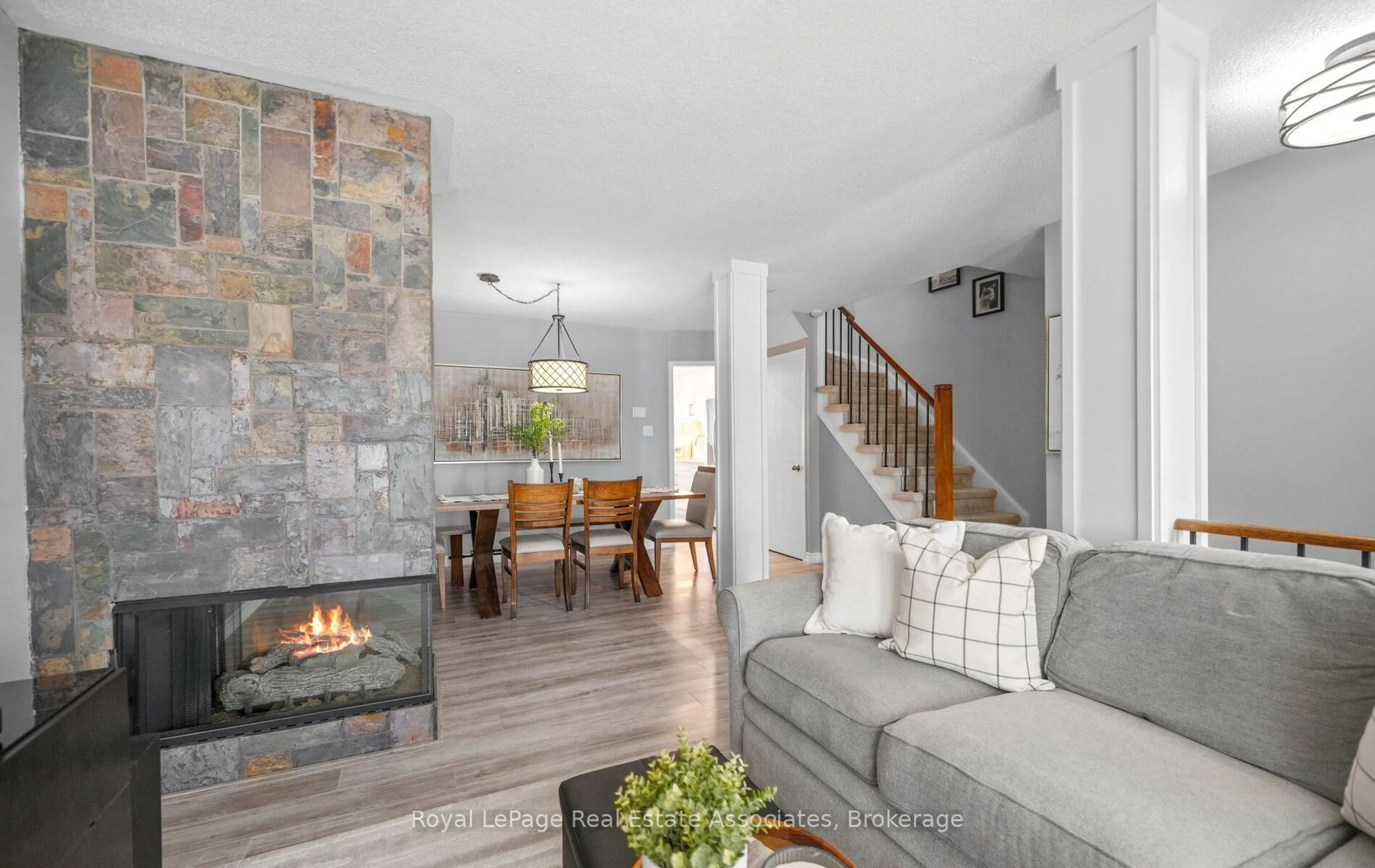 Living room with furniture, unknown for 1485 Torrington Dr #19, Mississauga Ontario L5V 1Y3
