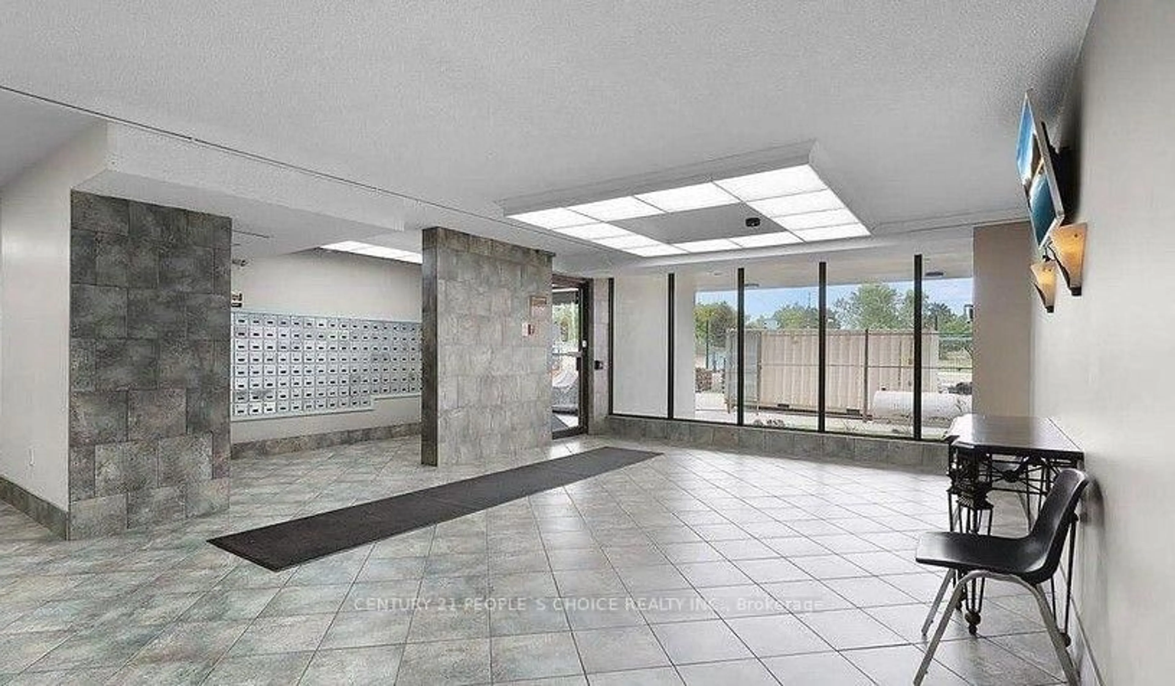 Indoor foyer for 17 Knightsbridge Rd #1205, Brampton Ontario L6T 3X9