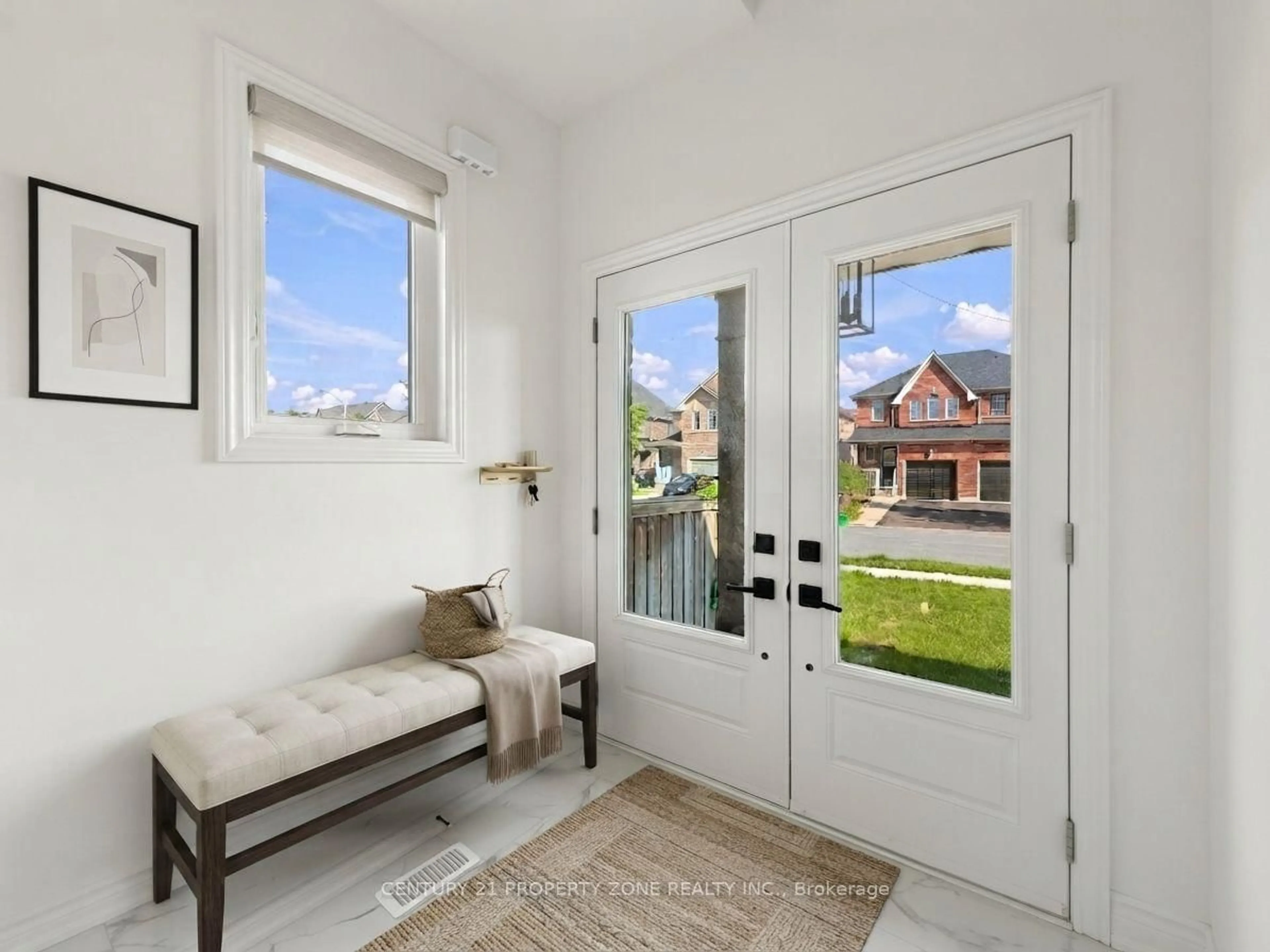 Indoor entryway for 102 Cadillac Cres, Brampton Ontario L7A 3B4