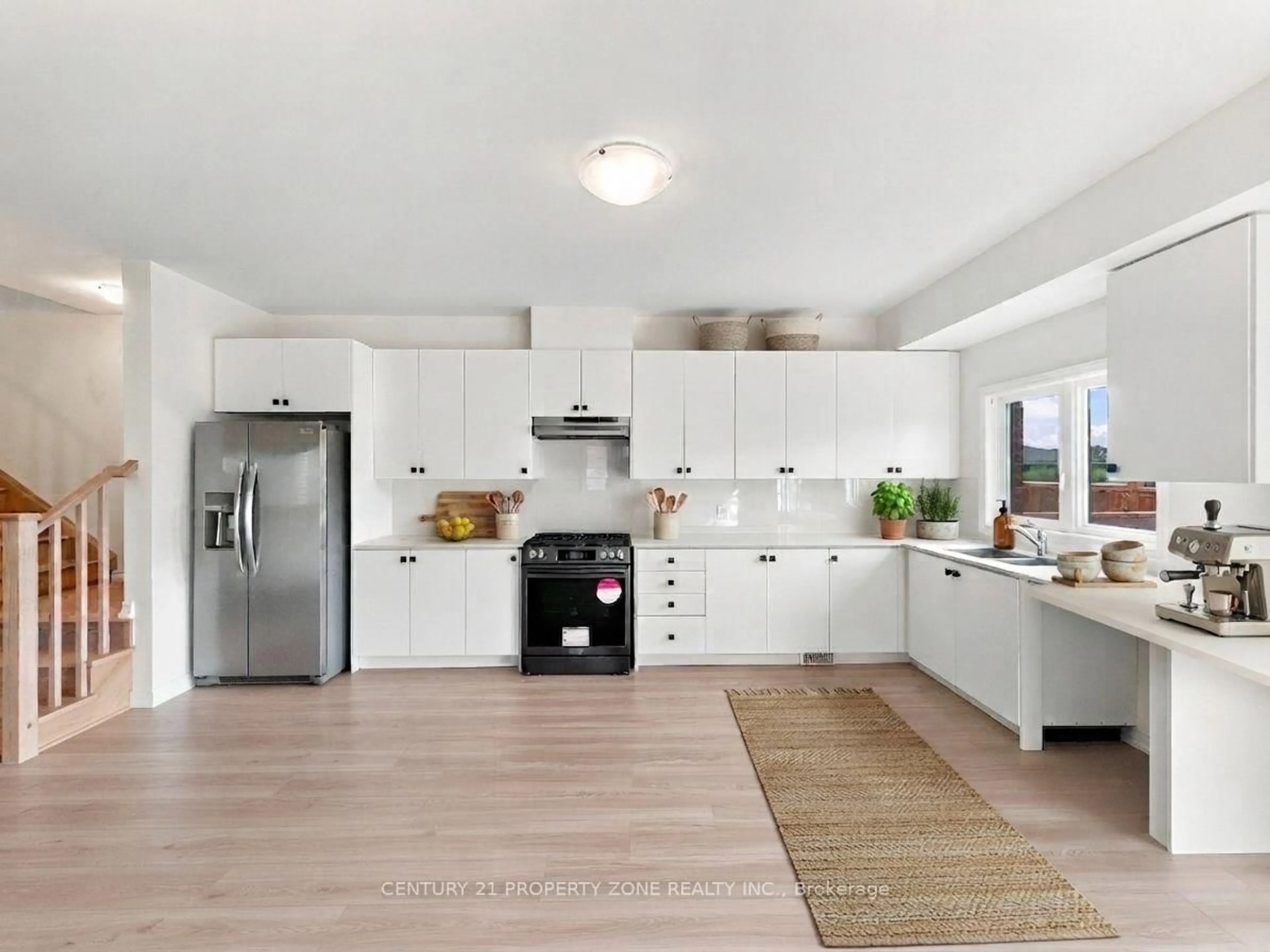 Open concept kitchen, unknown for 102 Cadillac Cres, Brampton Ontario L7A 3B4