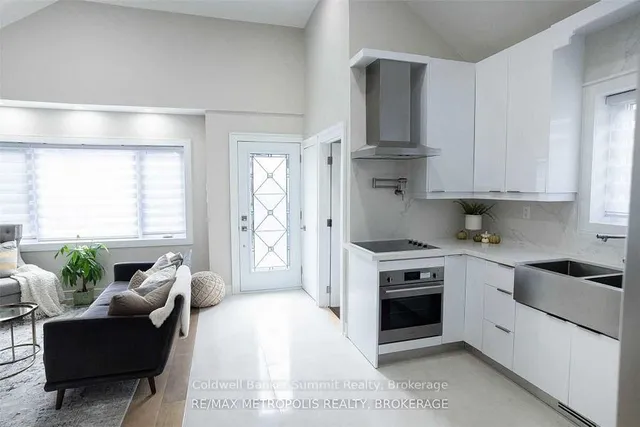 44 Ypres Rd, Toronto 3