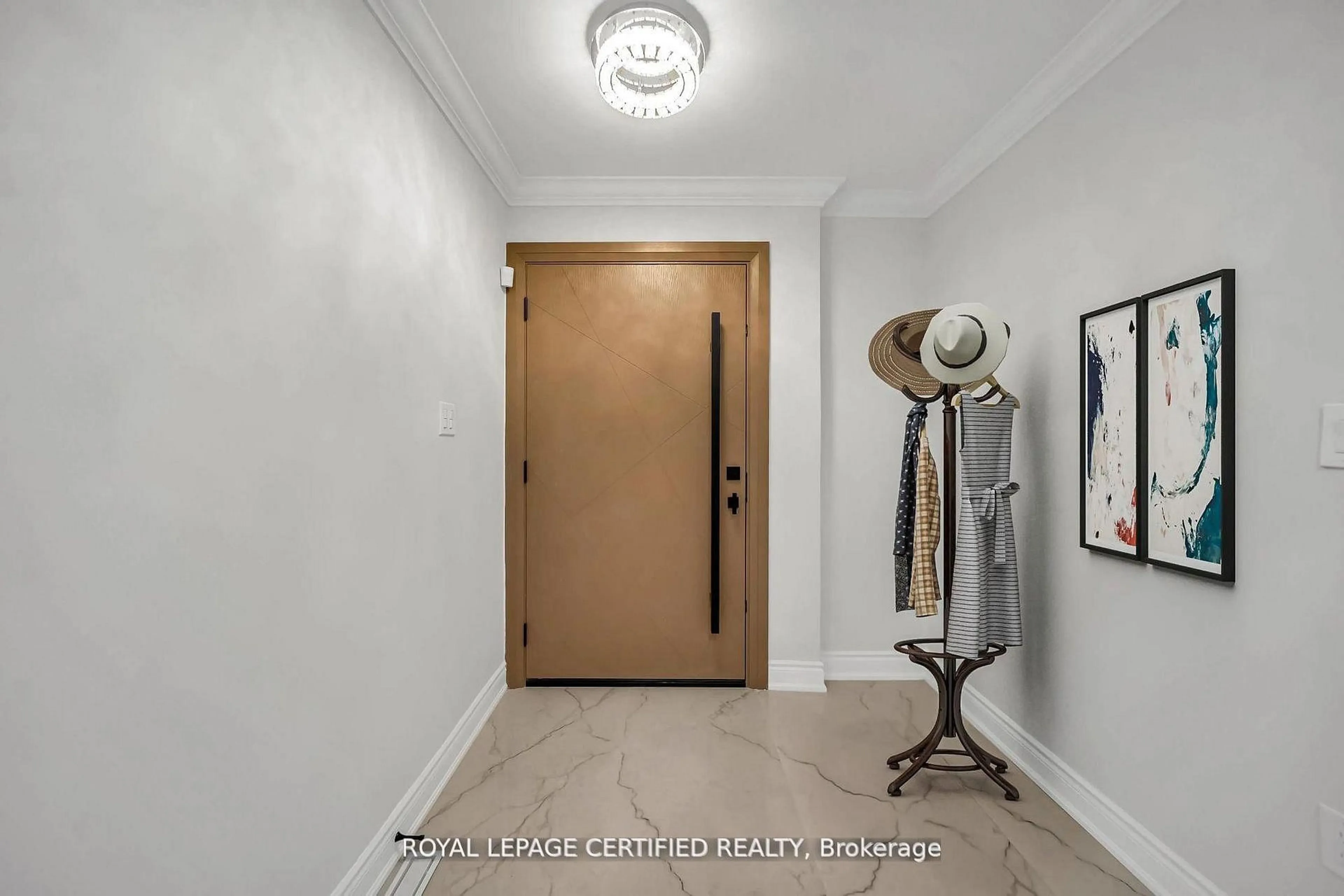 Indoor entryway for 6062 Prairie Circ, Mississauga Ontario L5N 5C5