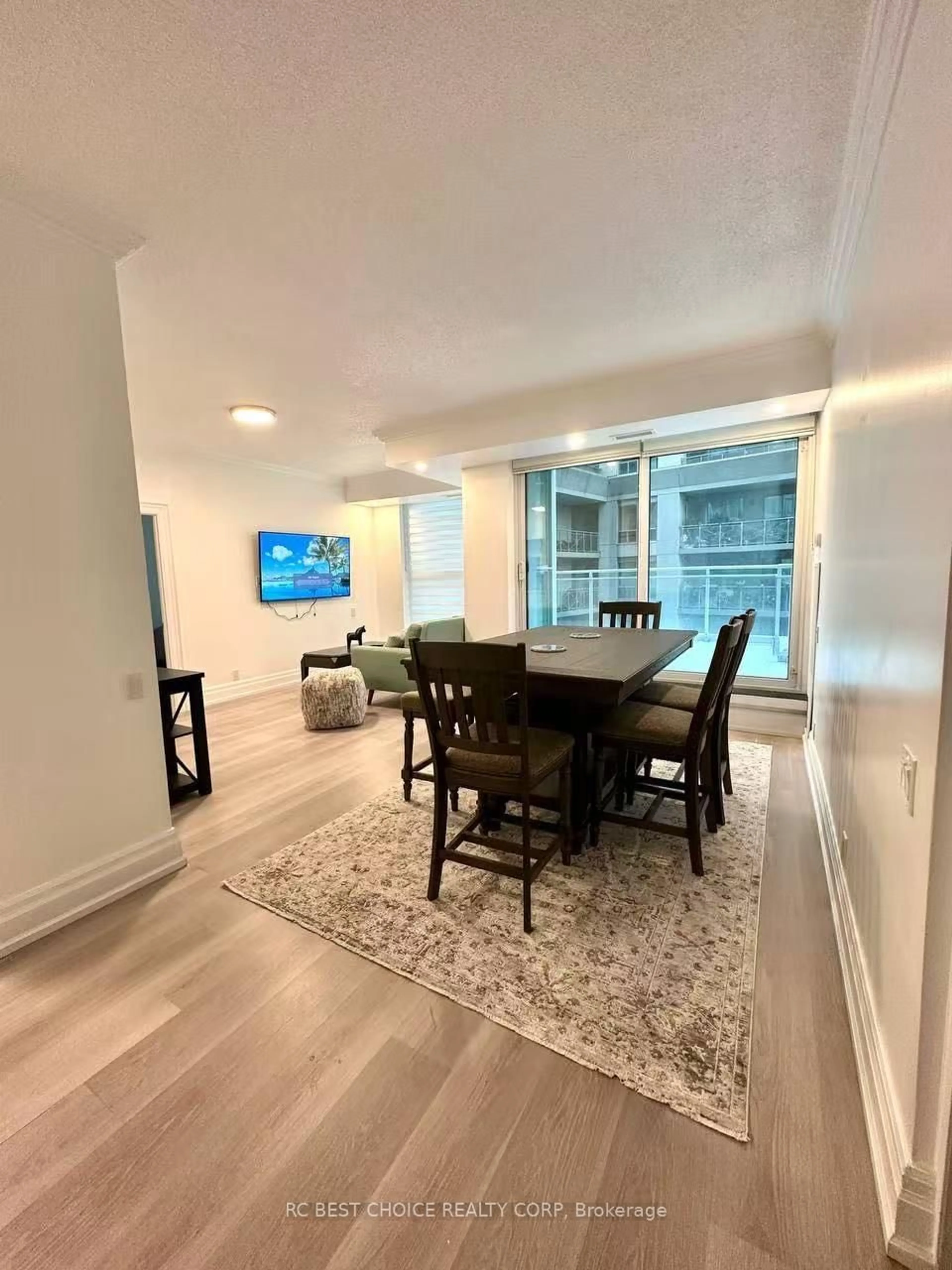 A pic of a room for 2067 Lake Shore Blvd #203, Toronto Ontario M8V 4B8