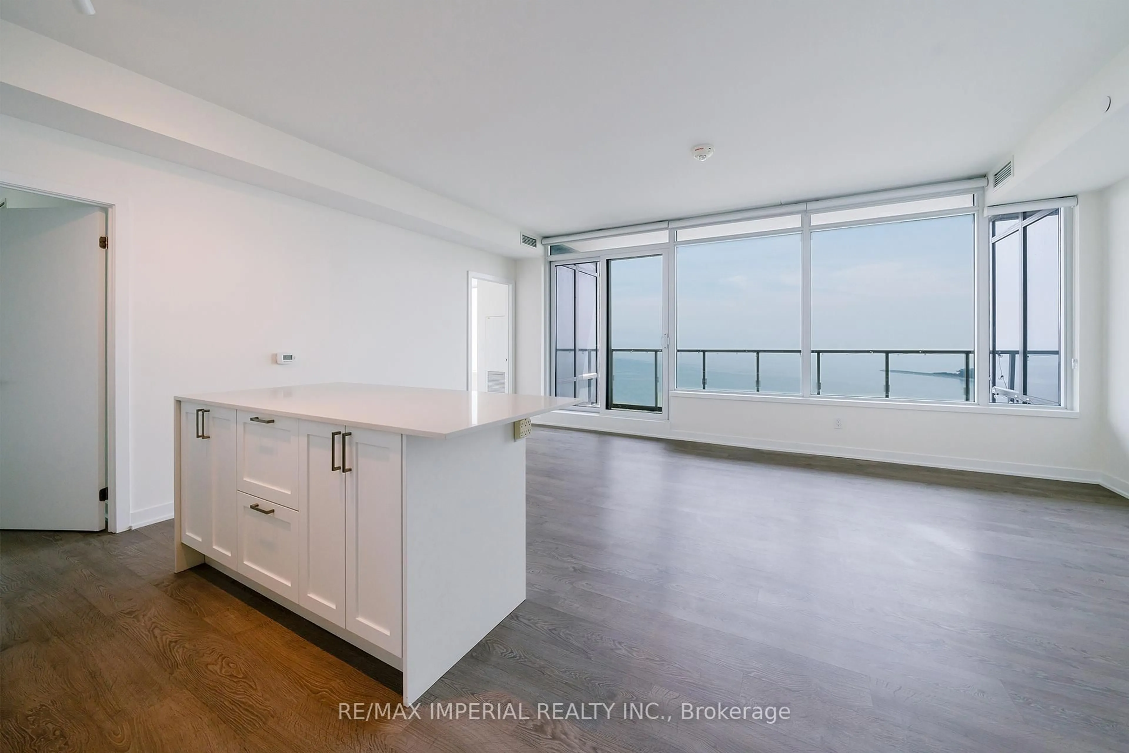 Open concept kitchen, unknown for 1926 Lakeshore Blvd #1607, Toronto Ontario M6S 1A1