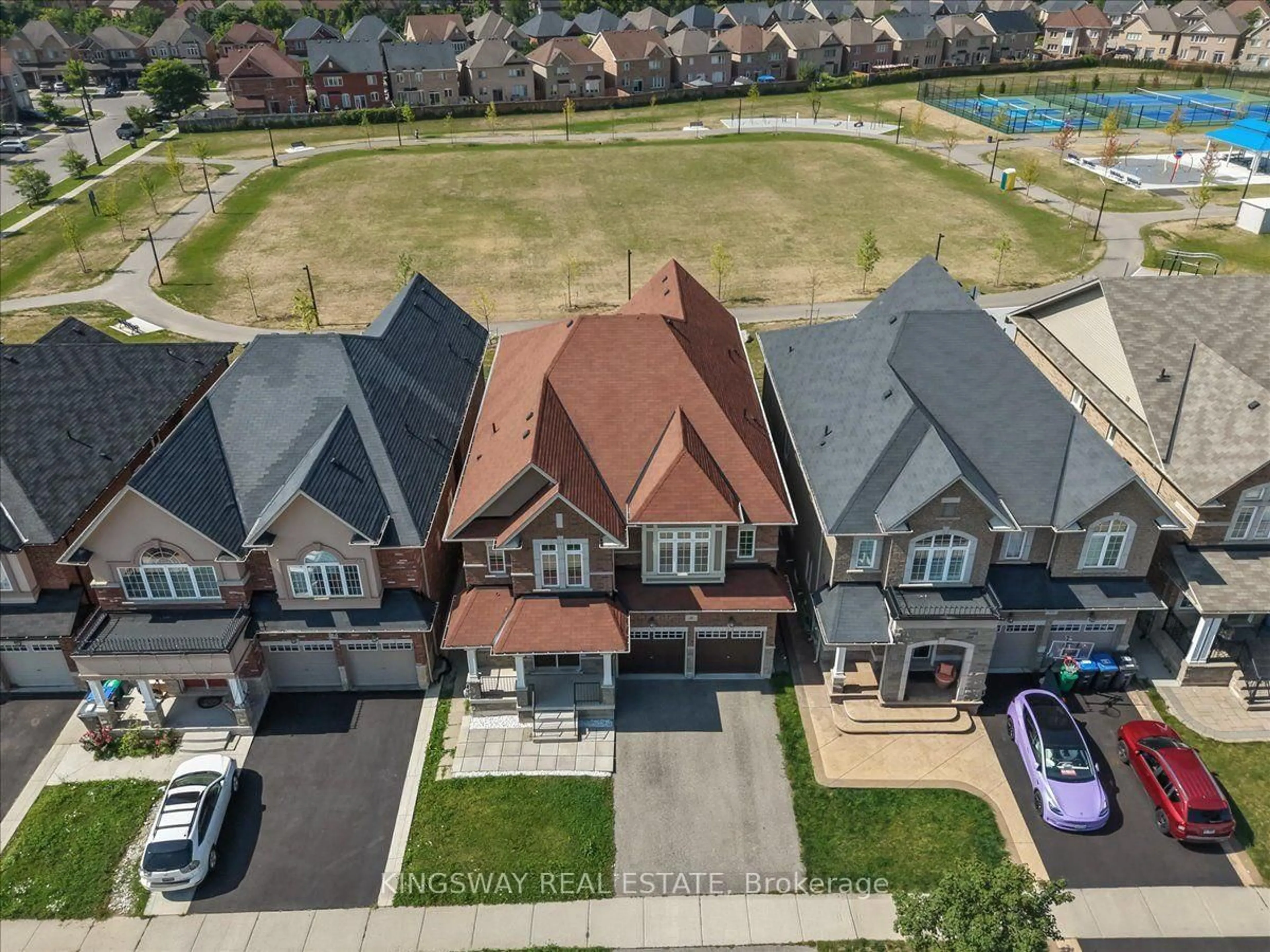 A pic from outside/outdoor area/front of a property/back of a property/a pic from drone, street for 8 Monkton Circ, Brampton Ontario L6Y 0X1