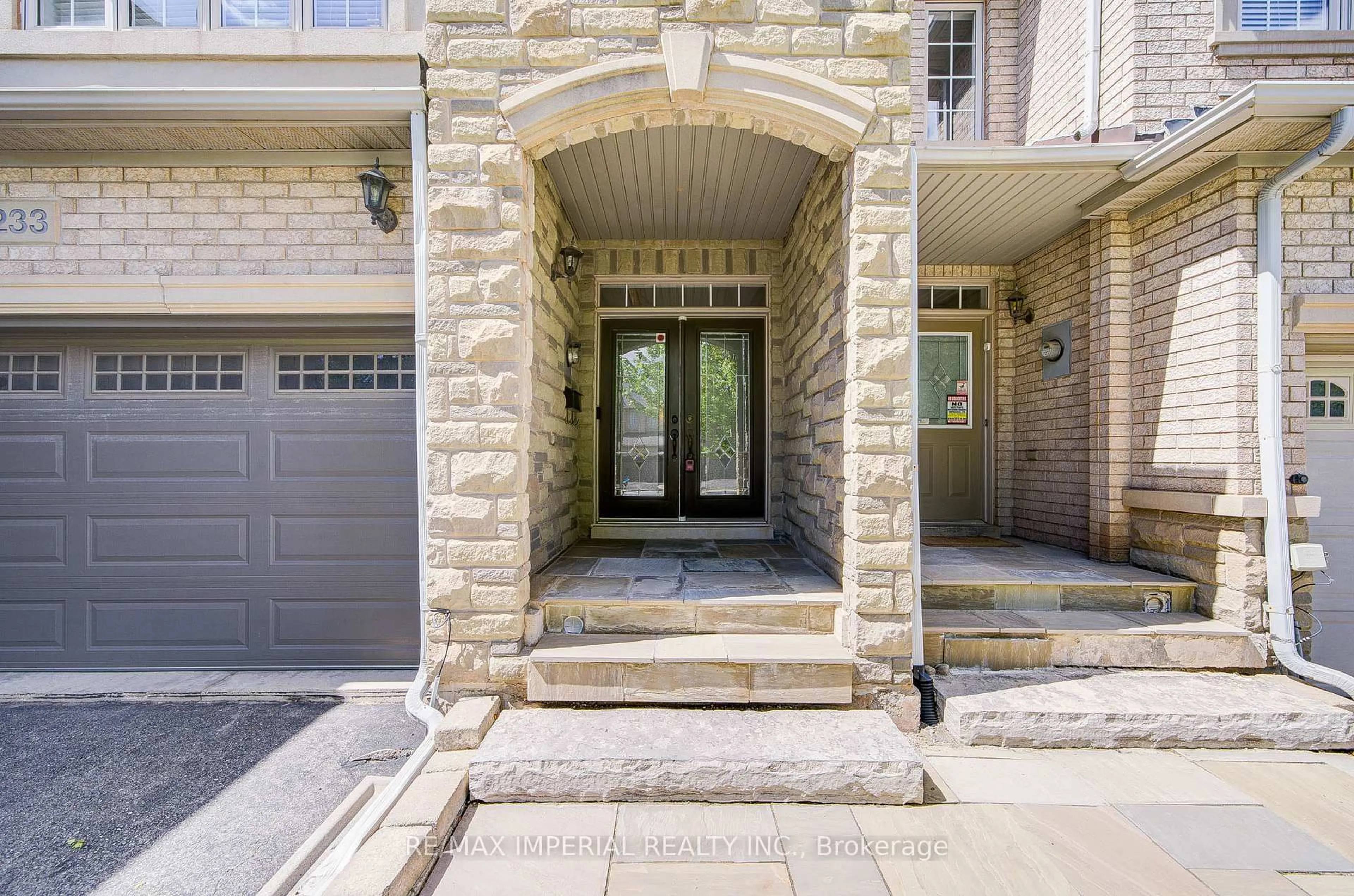 Indoor entryway for 1233 Agram Dr, Oakville Ontario L6H 7P1