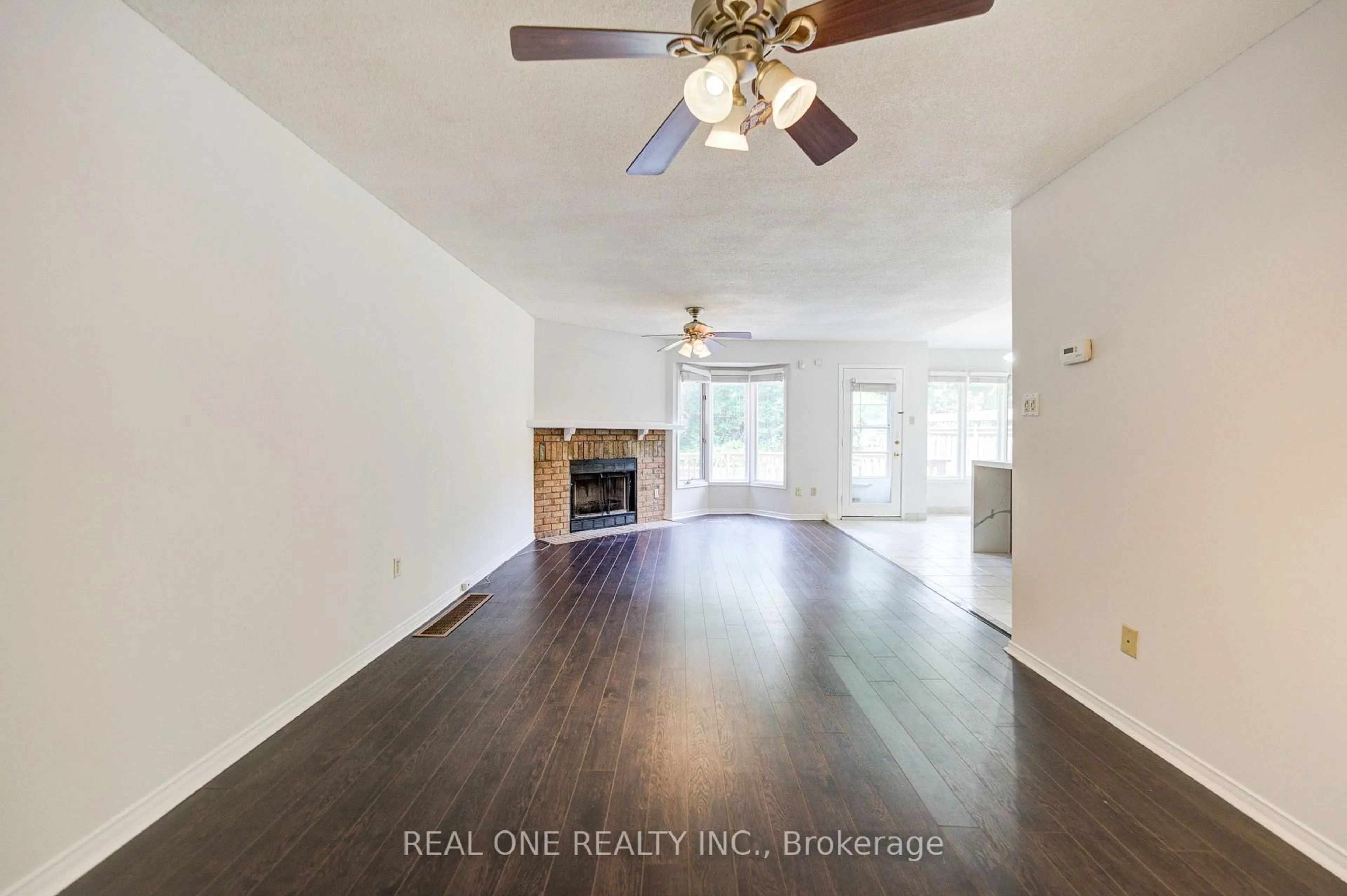 A pic of a room for 2593 Addingham Cres, Oakville Ontario L6J 7K6