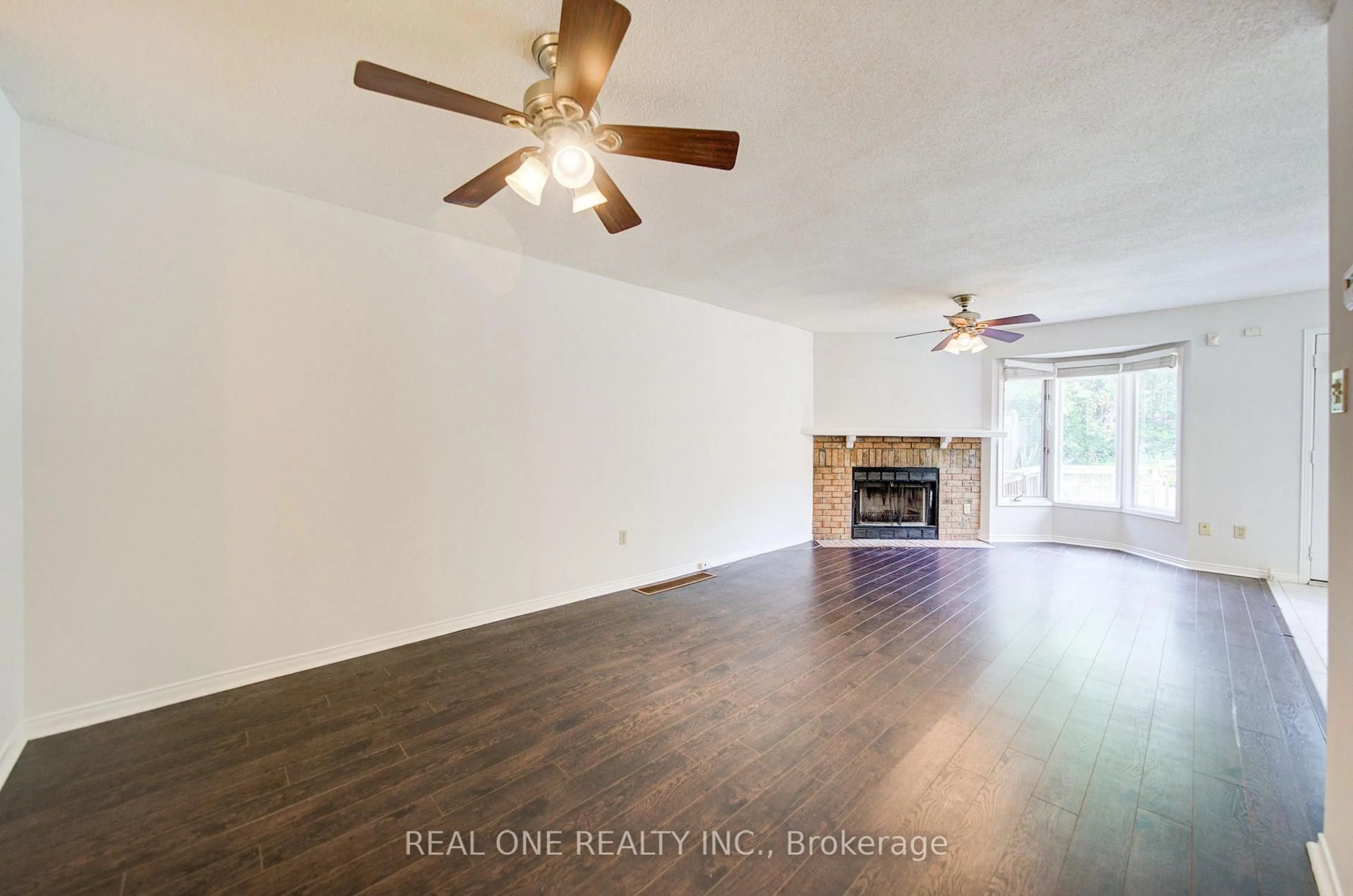 A pic of a room for 2593 Addingham Cres, Oakville Ontario L6J 7K6