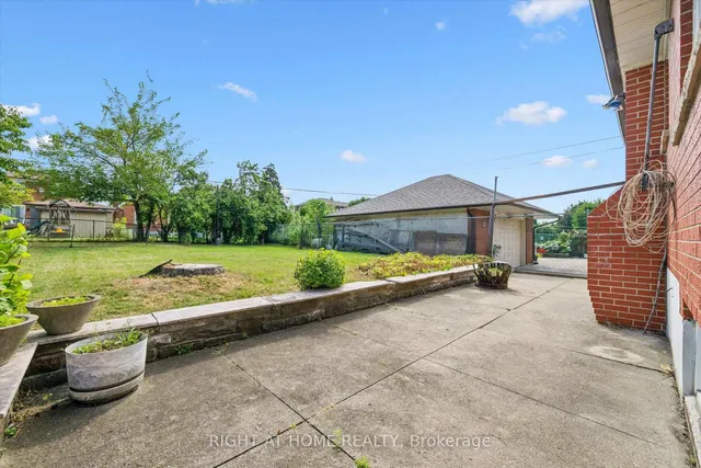 27 Jocada Rd, Toronto 3
