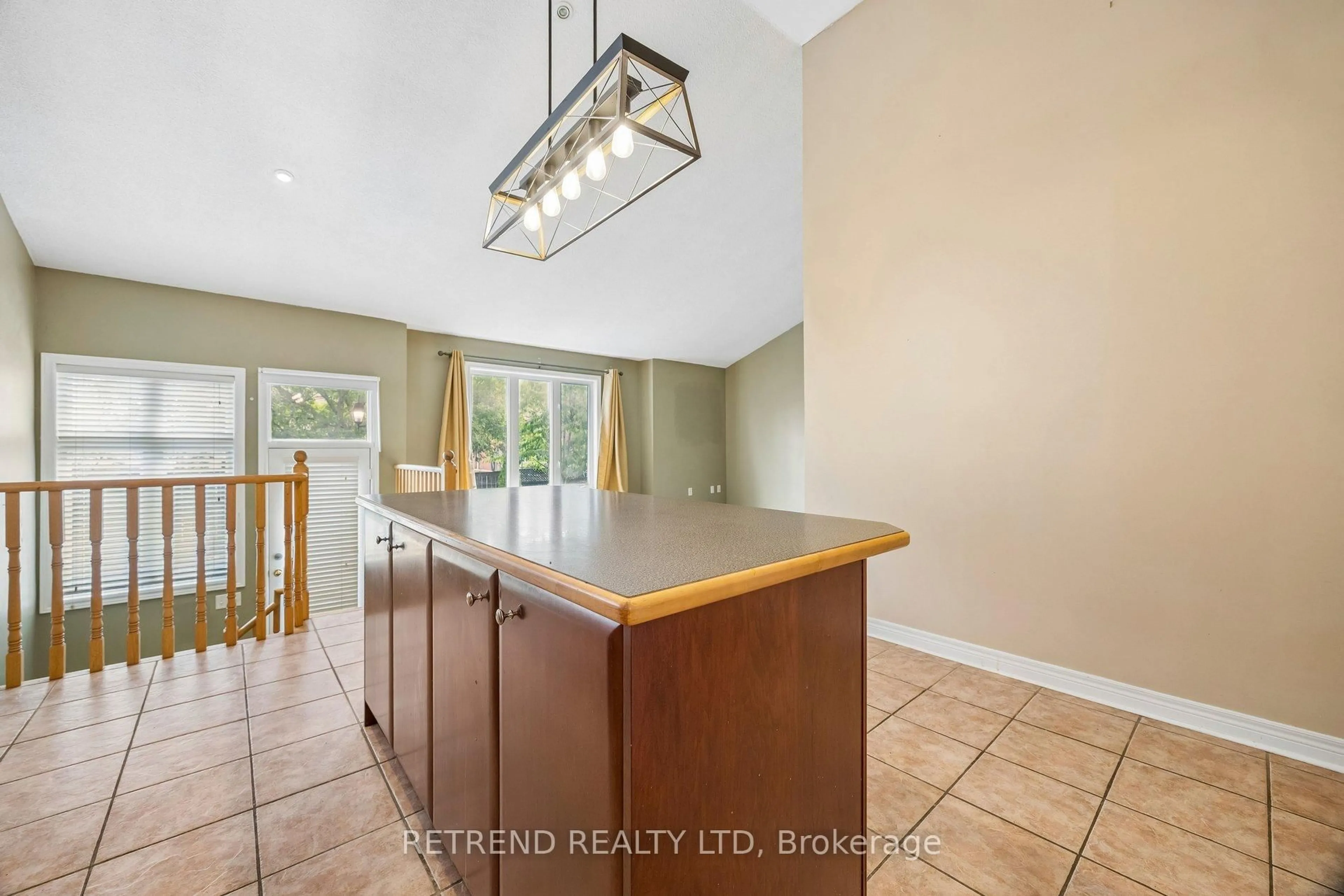 Open concept kitchen, ceramic/tile floor for 27 Terrastone Crt, Caledon Ontario L7E 2G7