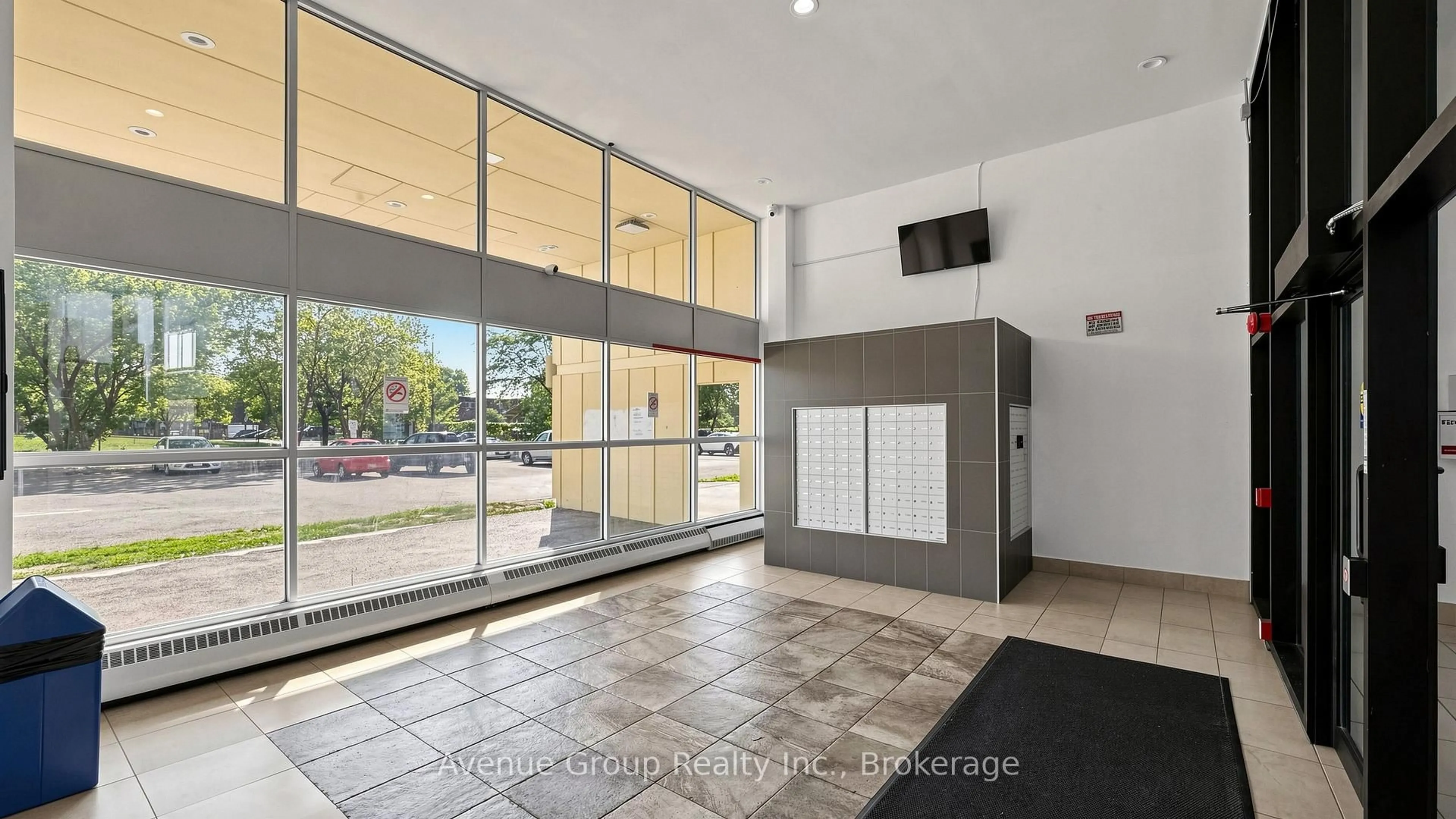 Indoor foyer for 4673 Jane St #417, Toronto Ontario M3N 2L1