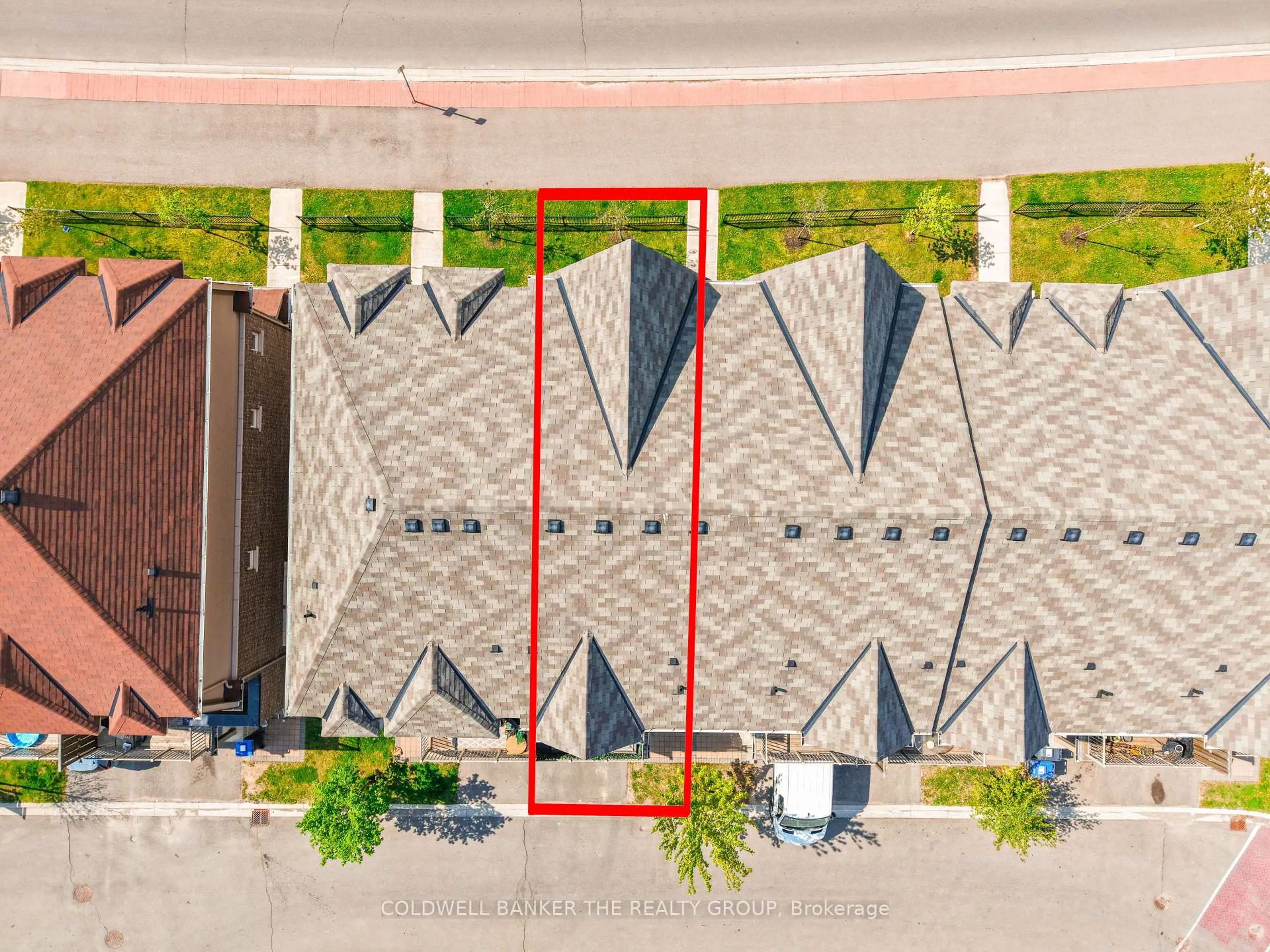 A pic from outside/outdoor area/front of a property/back of a property/a pic from drone, building for 50 Edinburgh Dr #8, Brampton Ontario L6Y 1N9