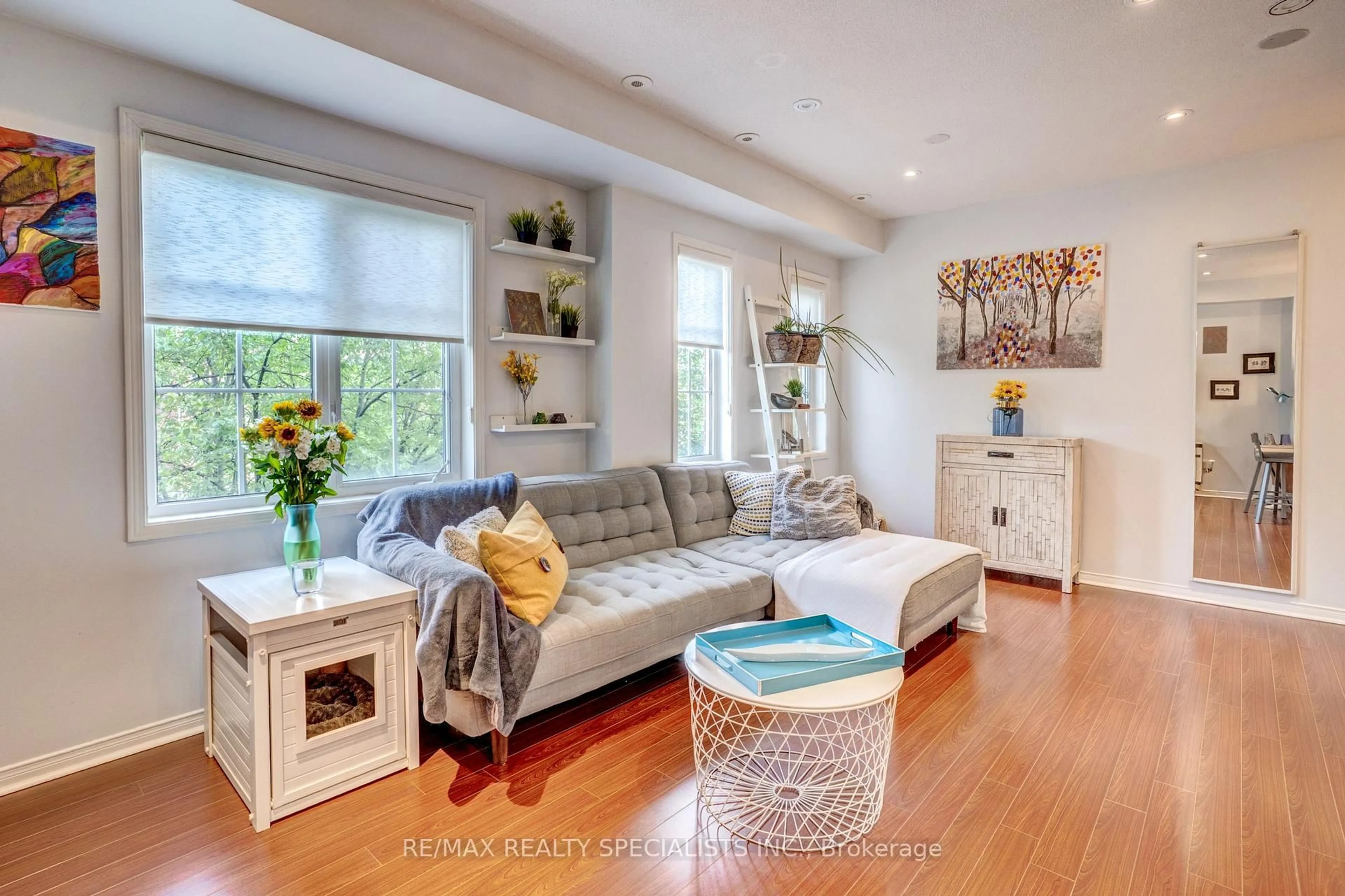 Living room with furniture, unknown for 615 Shoreline Dr #11, Mississauga Ontario L5B 4K4