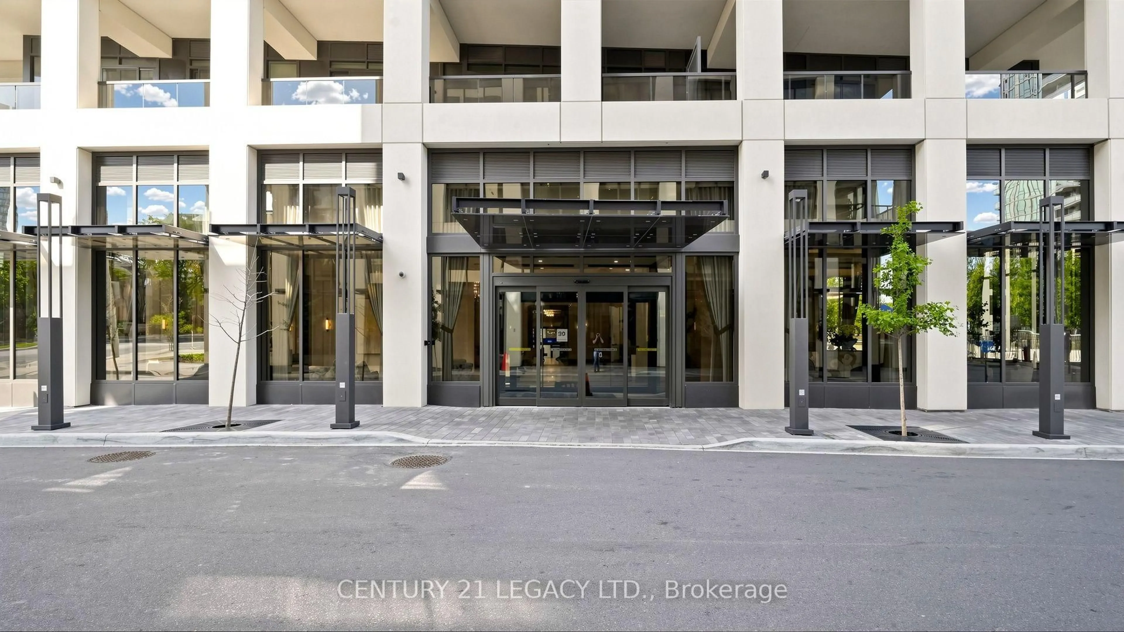 Indoor foyer for 30 Elm St #3002, Mississauga Ontario L5B 0N6
