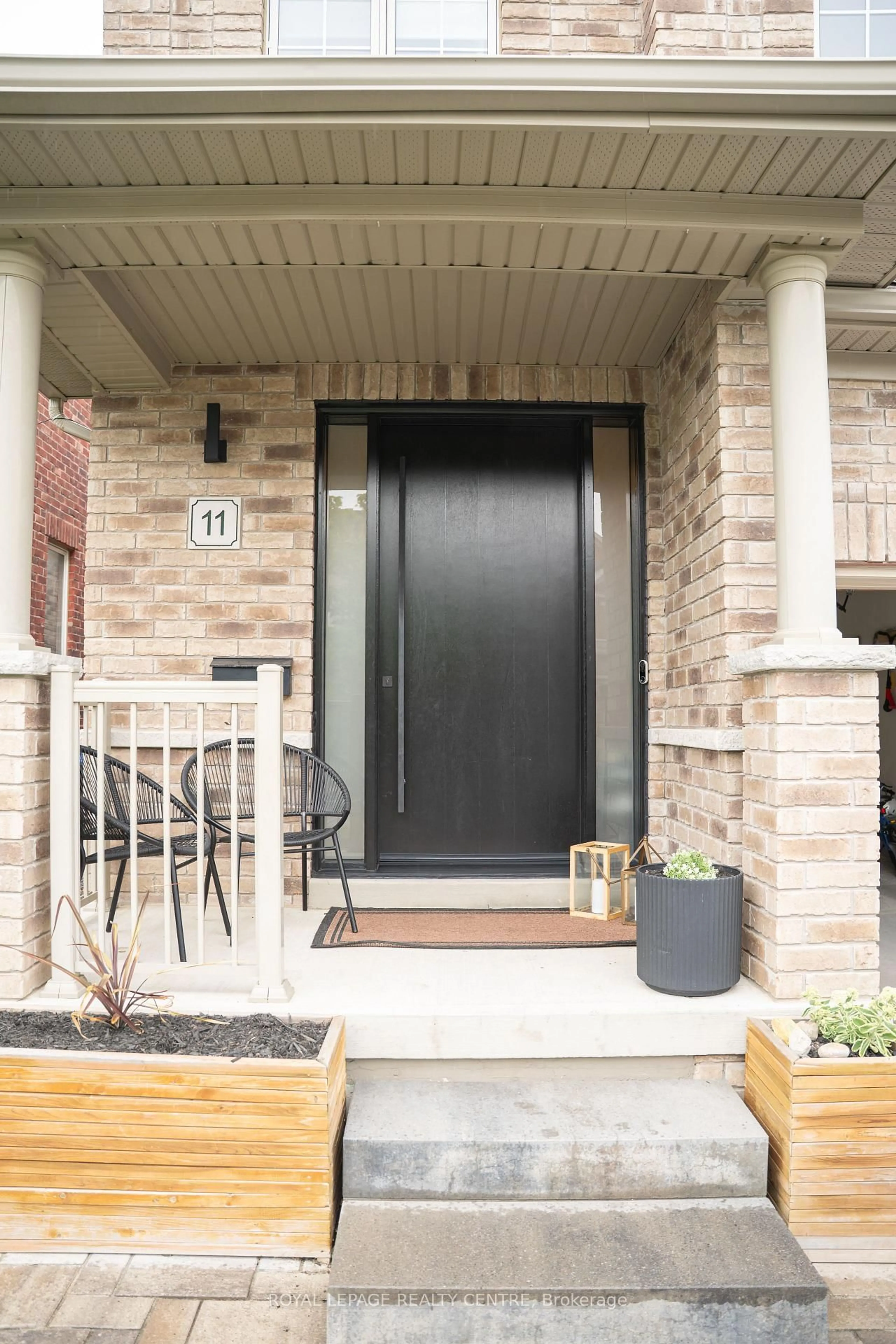Home with brick exterior material, street for 11 Falling Leaf Dr, Caledon Ontario L7C 2Z3
