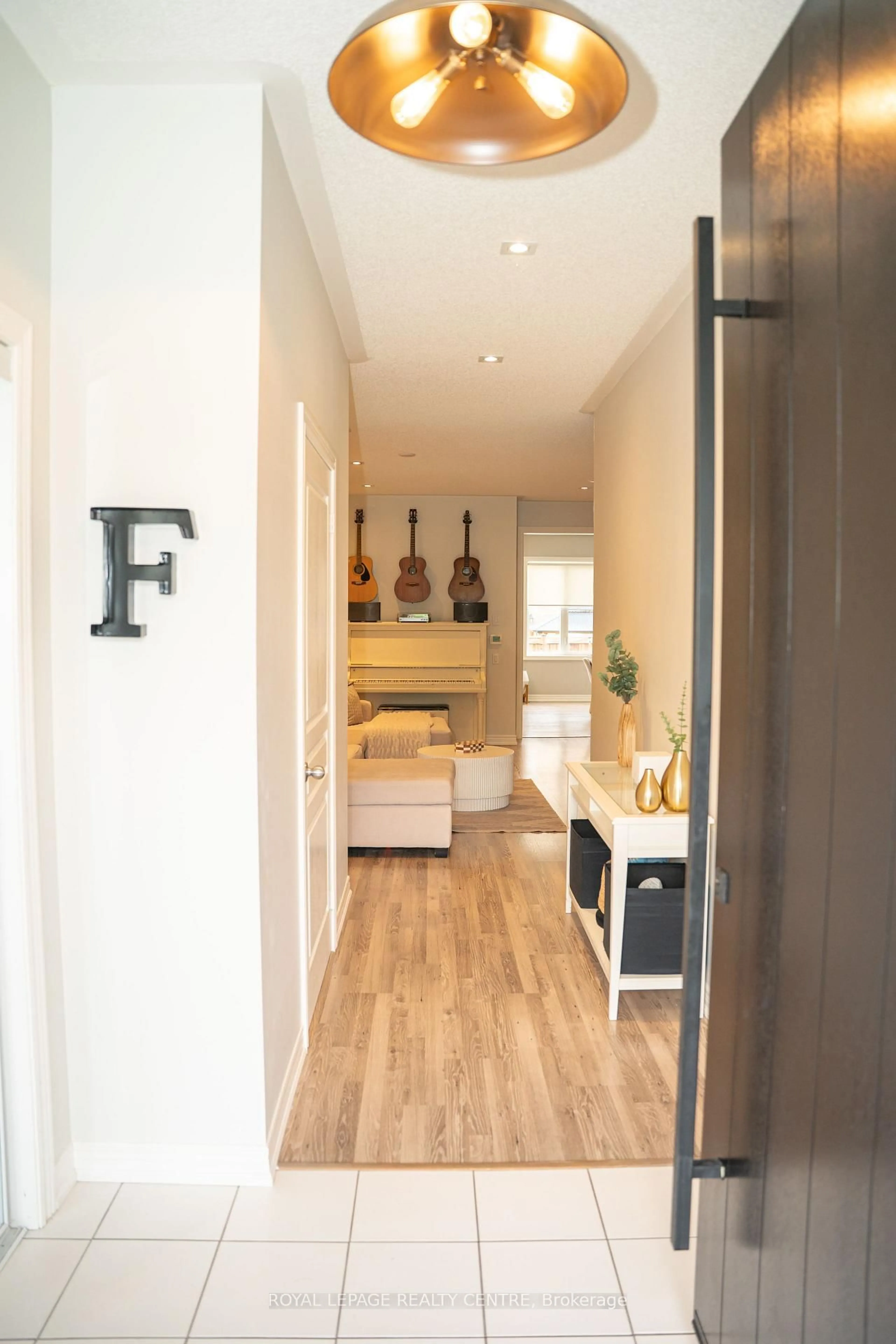 Indoor entryway for 11 Falling Leaf Dr, Caledon Ontario L7C 2Z3
