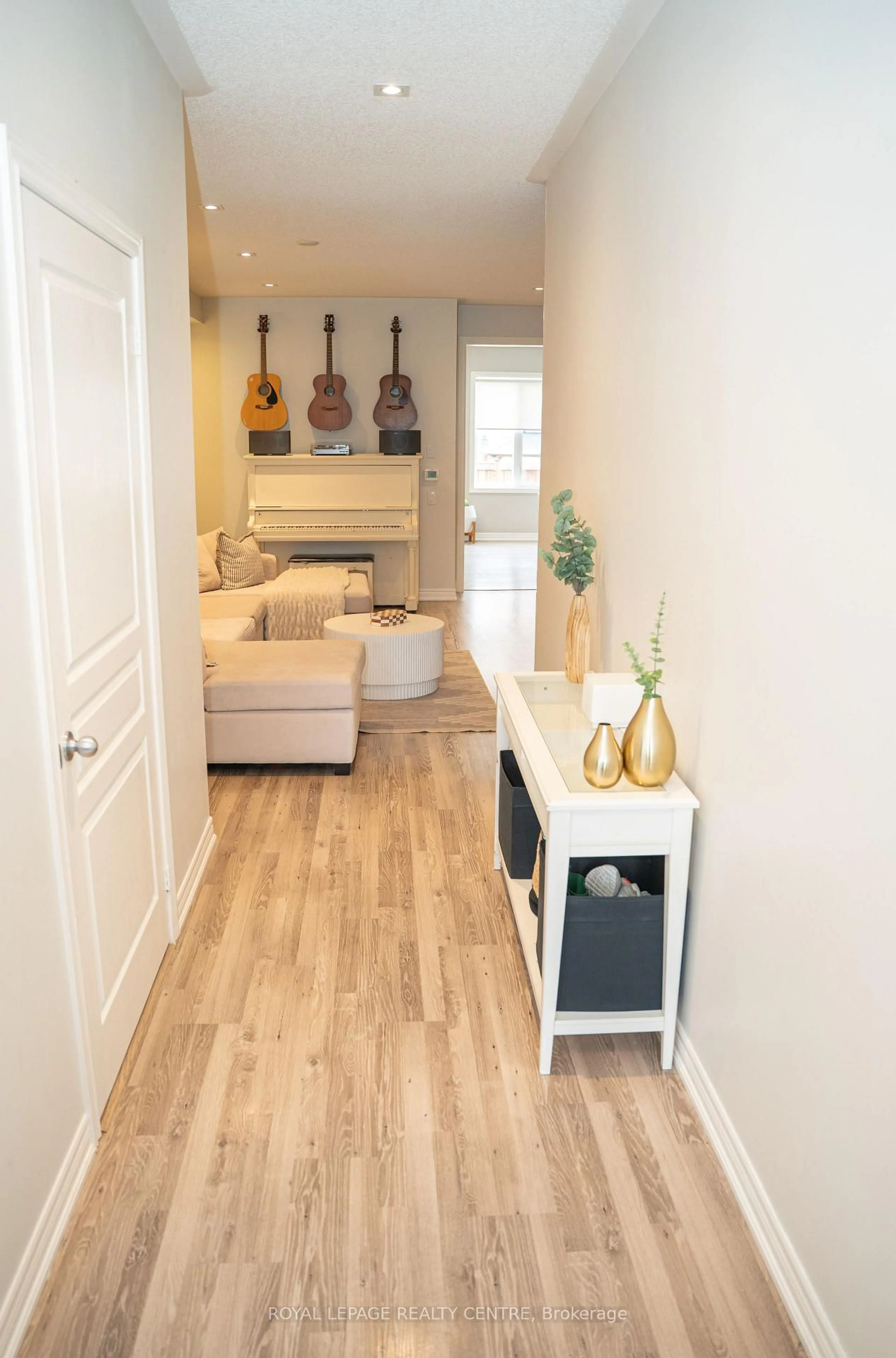 Indoor entryway for 11 Falling Leaf Dr, Caledon Ontario L7C 2Z3