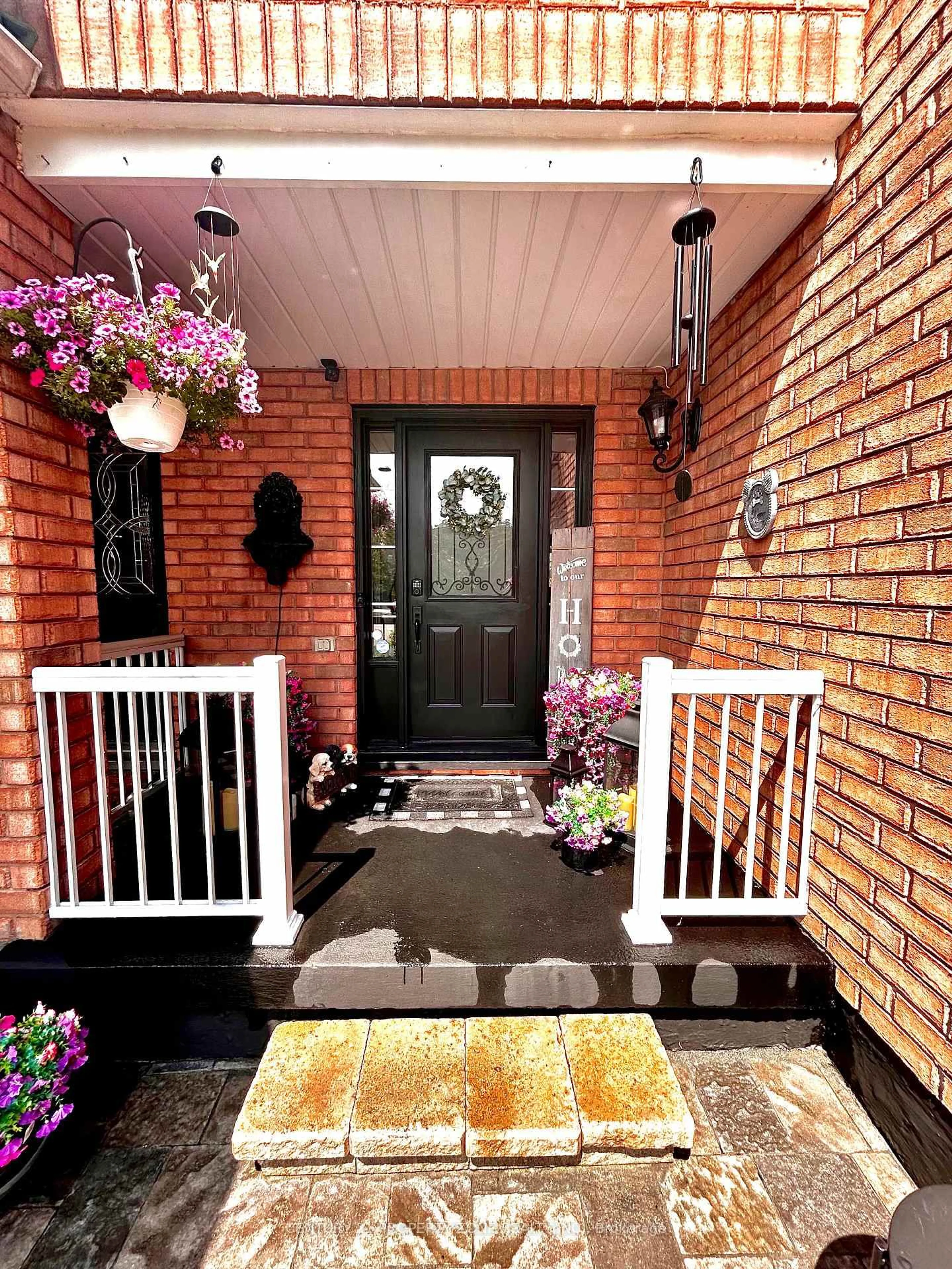 Indoor entryway for 91 Monaco Crt, Brampton Ontario L7A 1X2