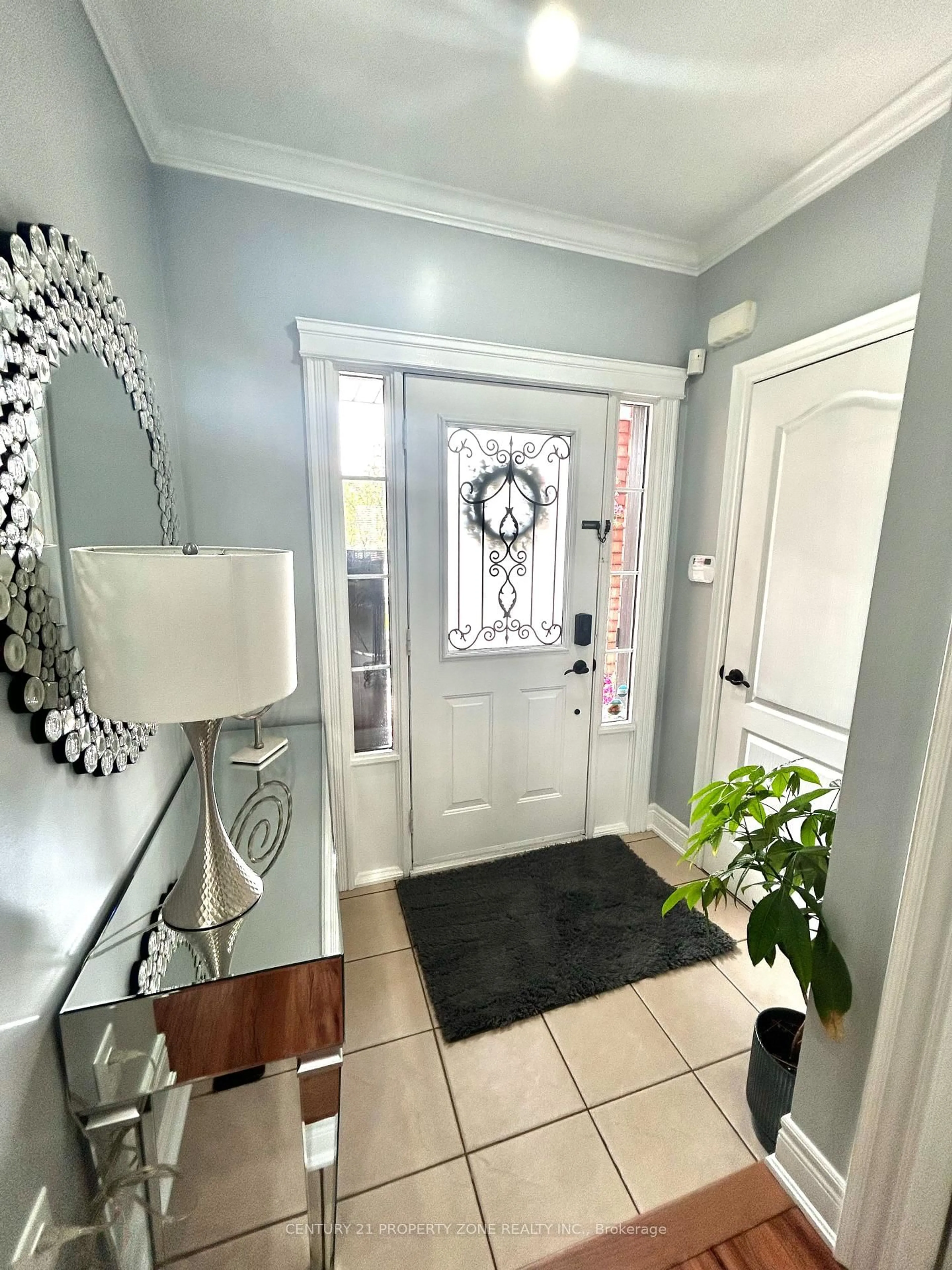 Indoor entryway for 91 Monaco Crt, Brampton Ontario L7A 1X2