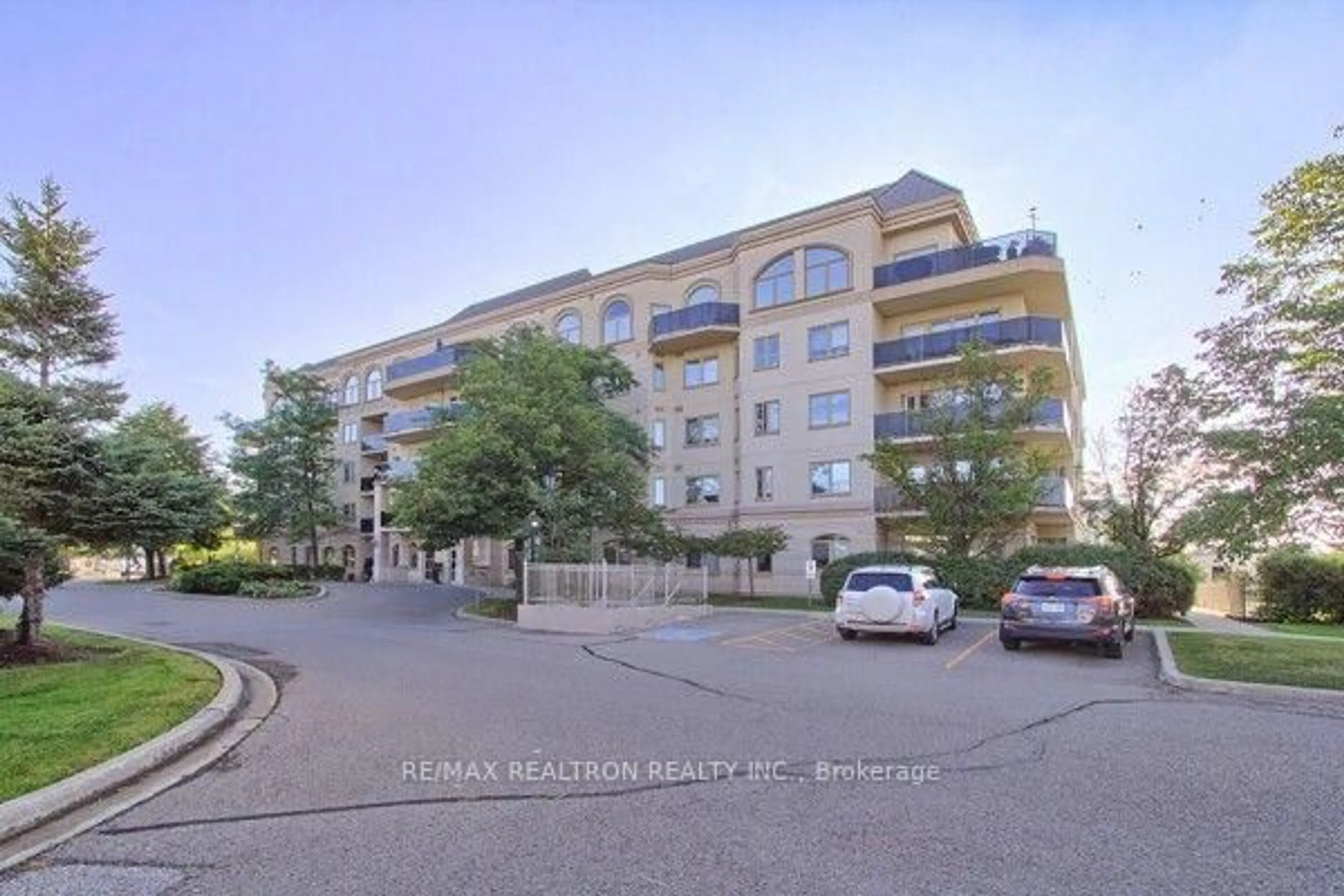 Unknown for 3 Dayspring Circ #207, Brampton Ontario L6P 1B7