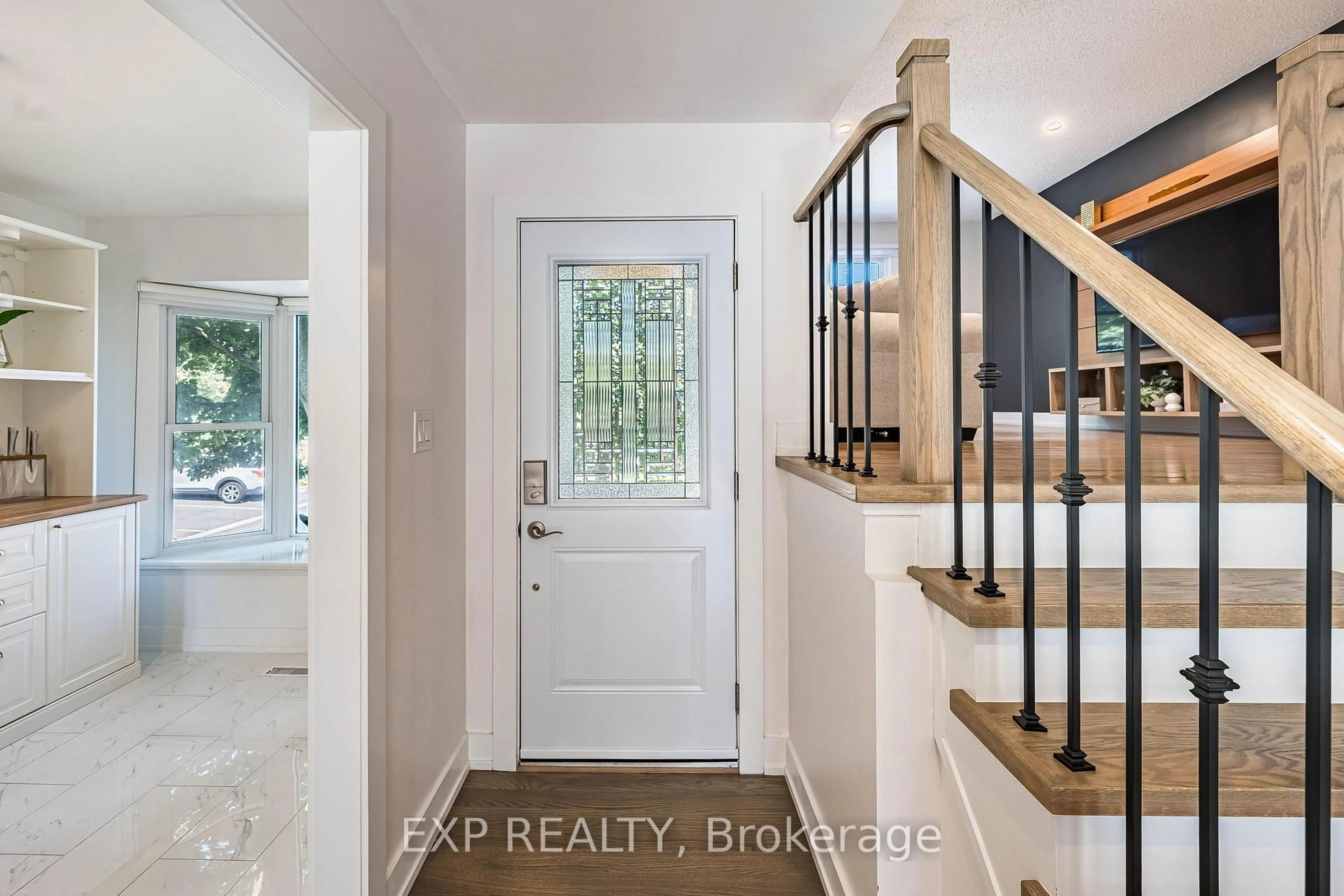 Indoor entryway for 2915 Headon Forest Dr #44, Burlington Ontario L7M 3Z6