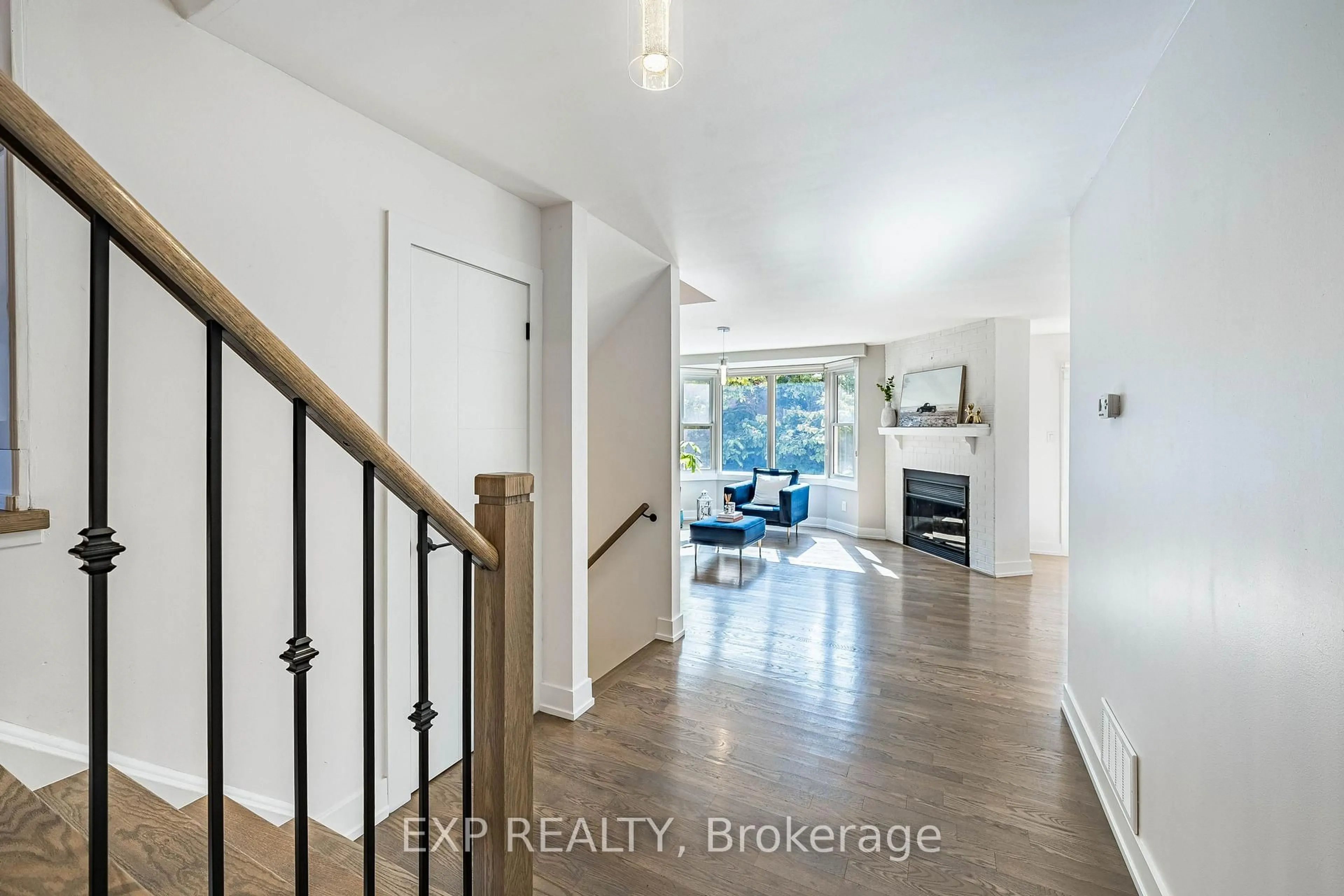Indoor entryway for 2915 Headon Forest Dr #44, Burlington Ontario L7M 3Z6
