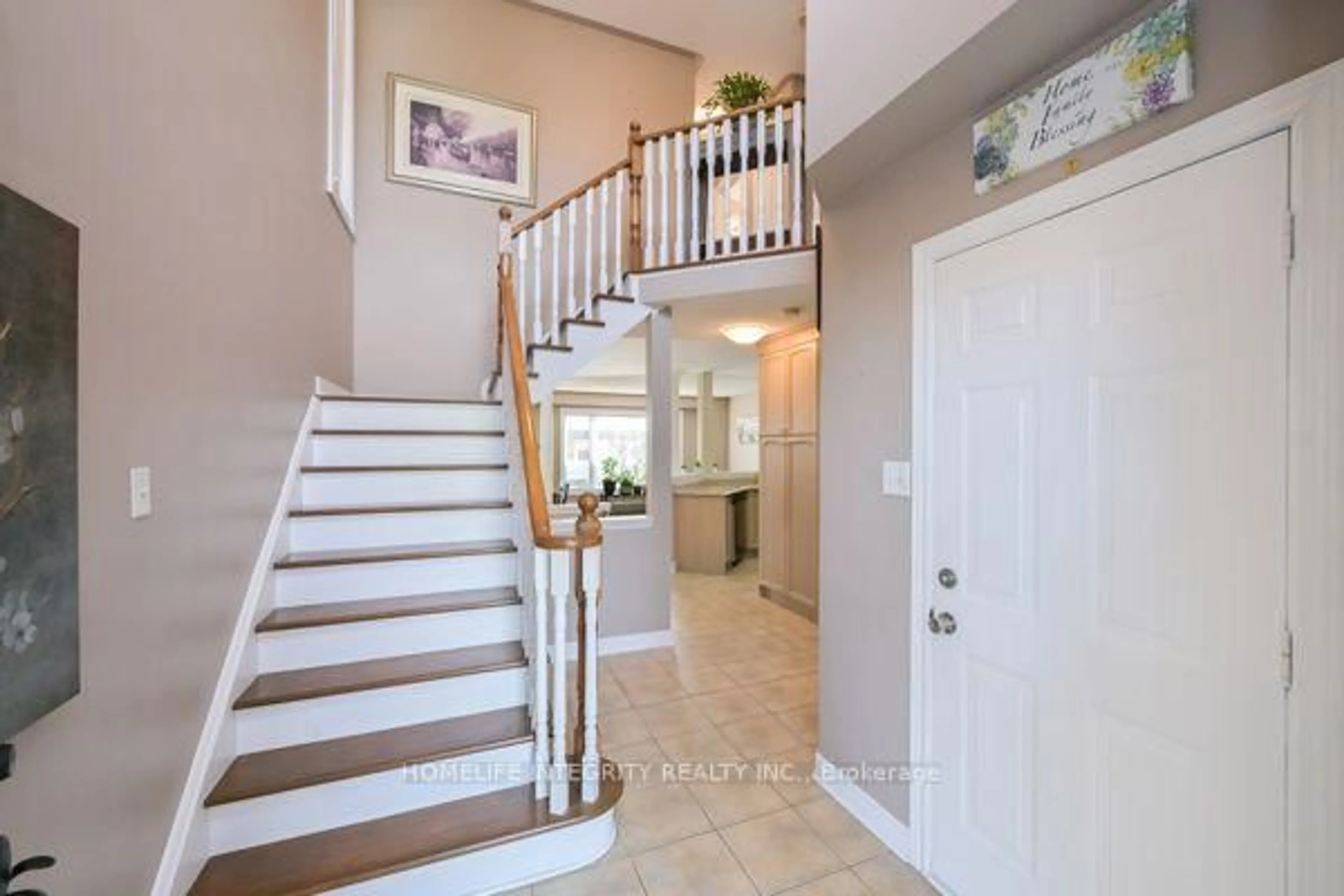 Indoor entryway for 315 Ellwood Dr, Caledon Ontario L7E 2G9