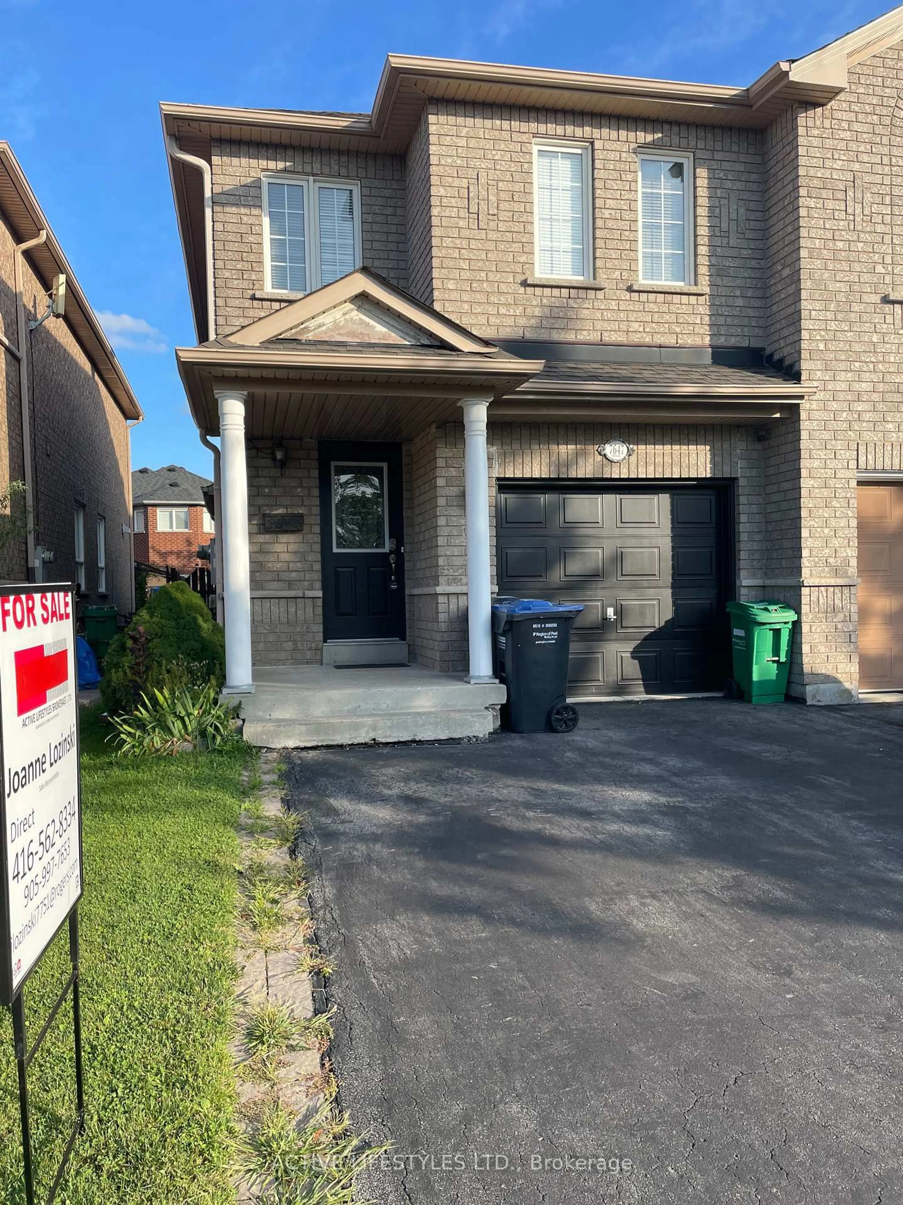 Home with brick exterior material, street for 7647 Doverwood Dr, Mississauga Ontario L5N 8J2