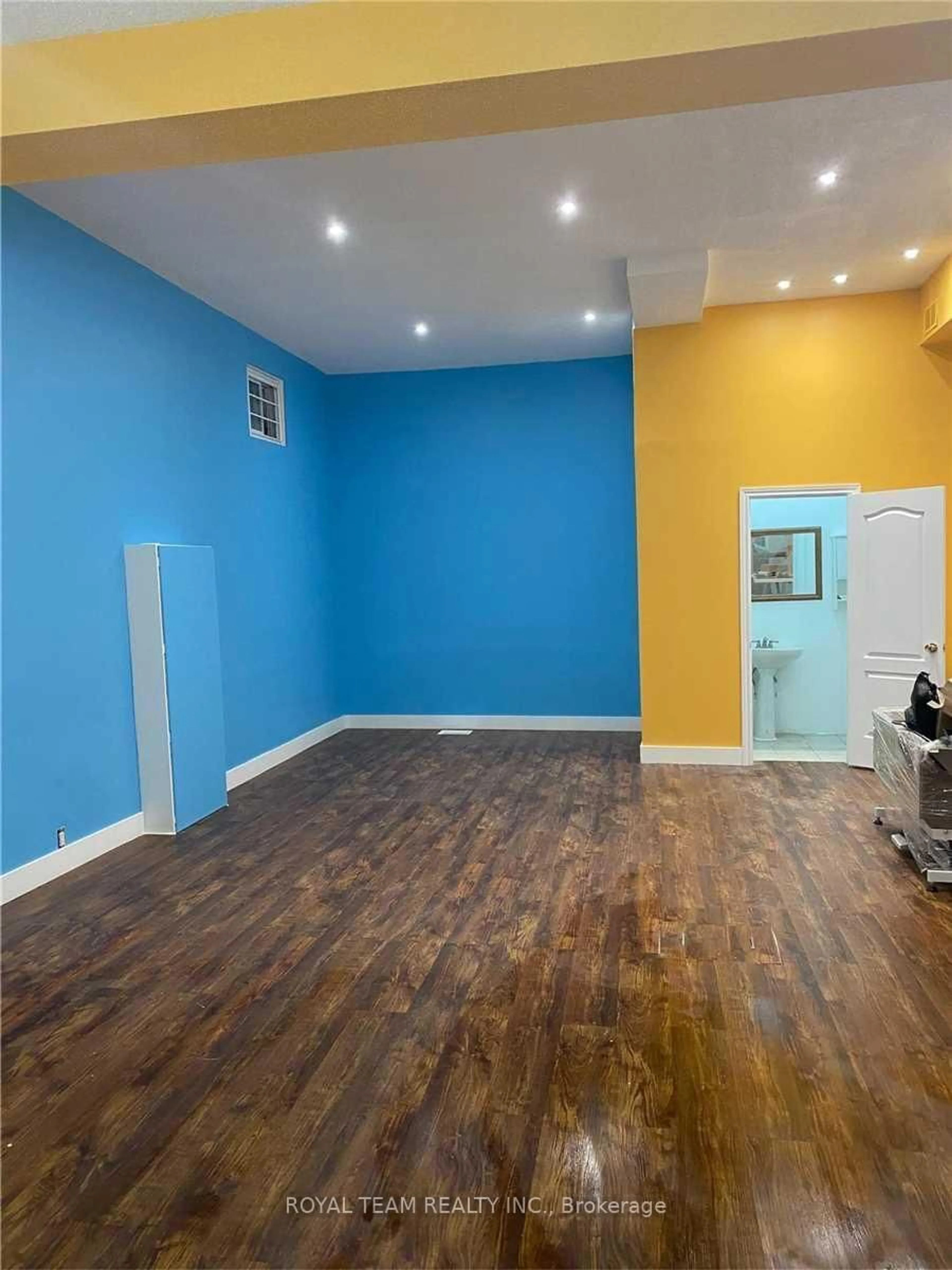 A pic of a room for 106-108 King St, Toronto Ontario M9N 1L5