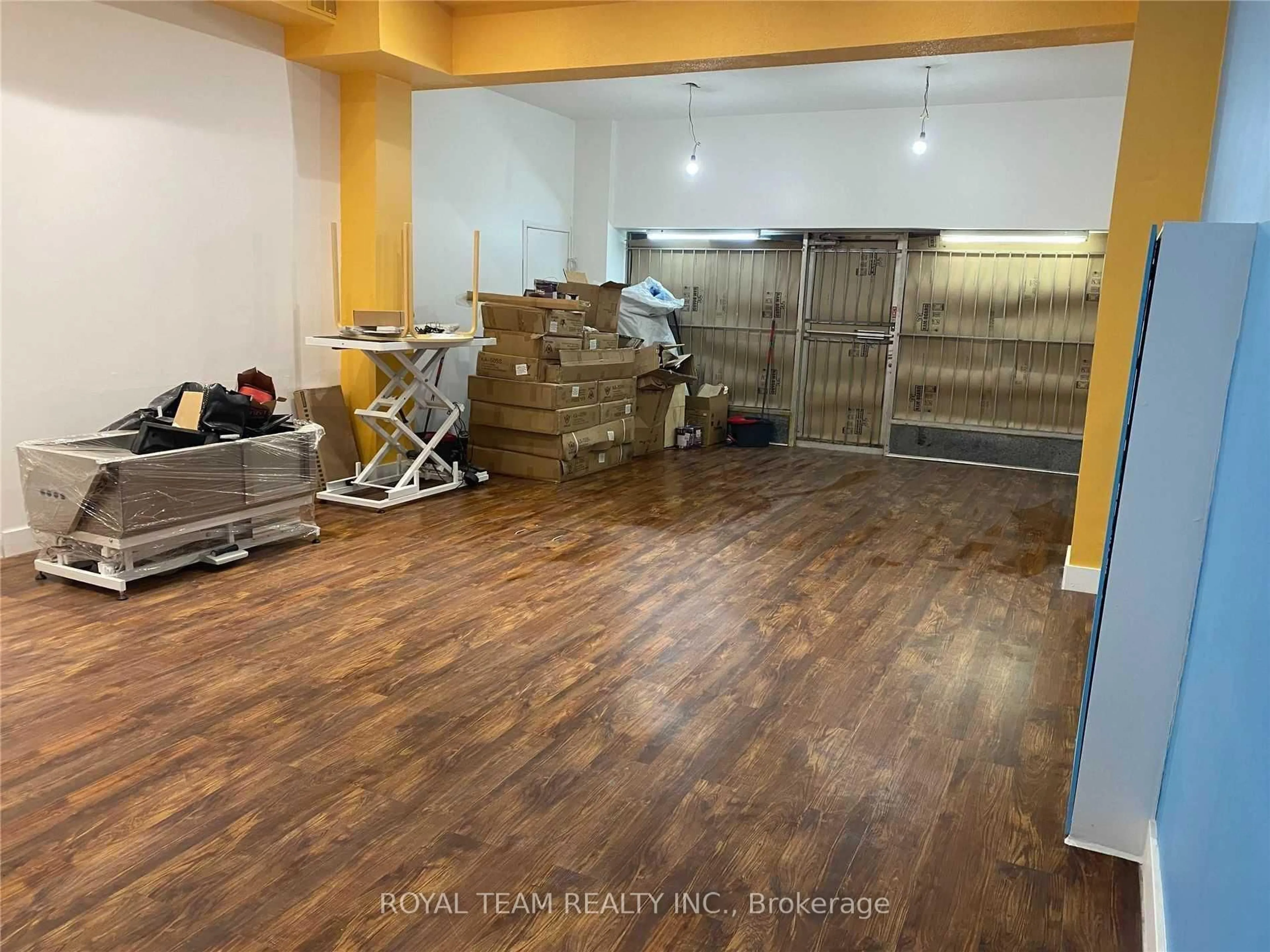 Unknown for 106-108 King St, Toronto Ontario M9N 1L5