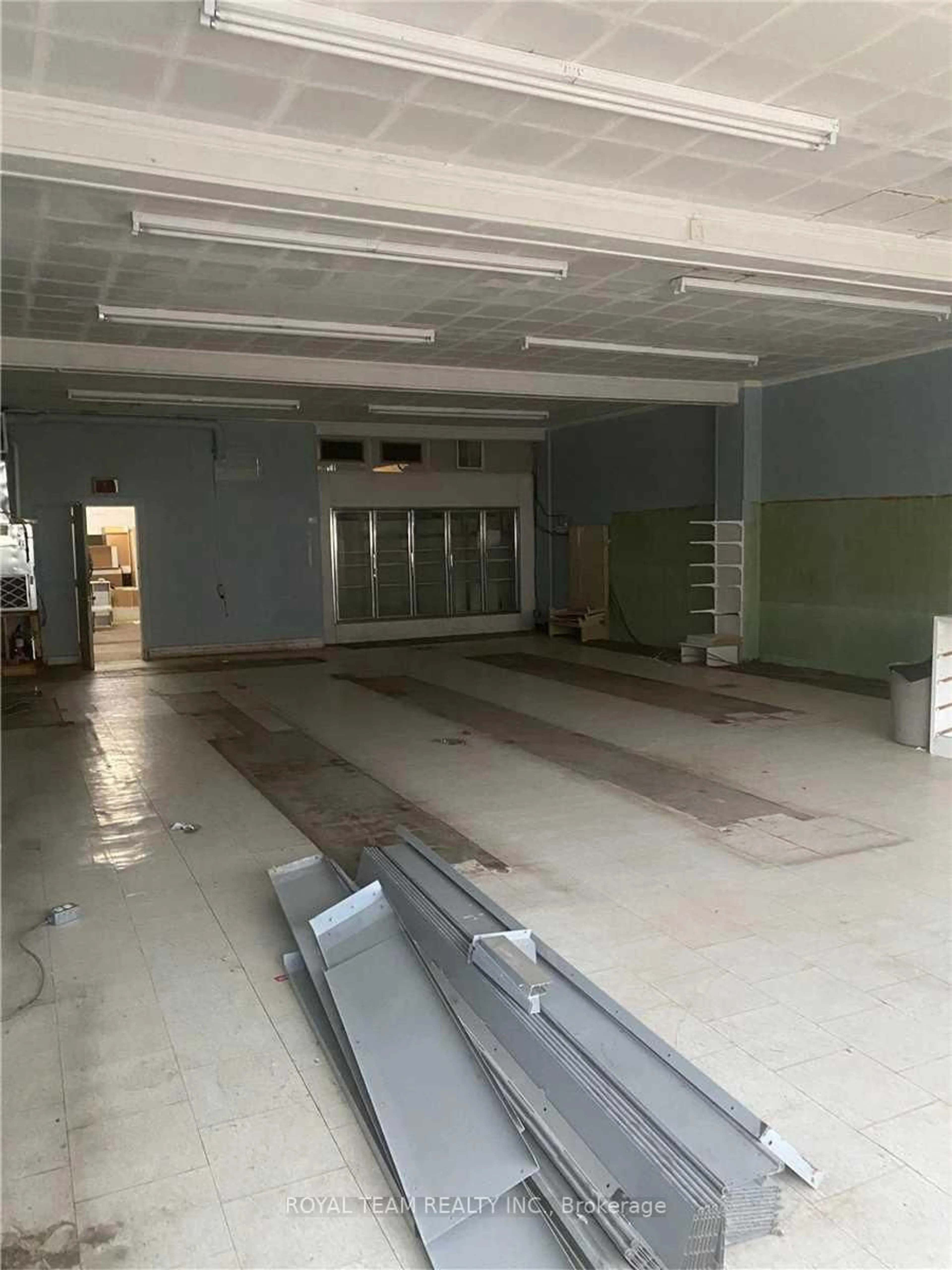 Indoor foyer for 106-108 King St, Toronto Ontario M9N 1L5