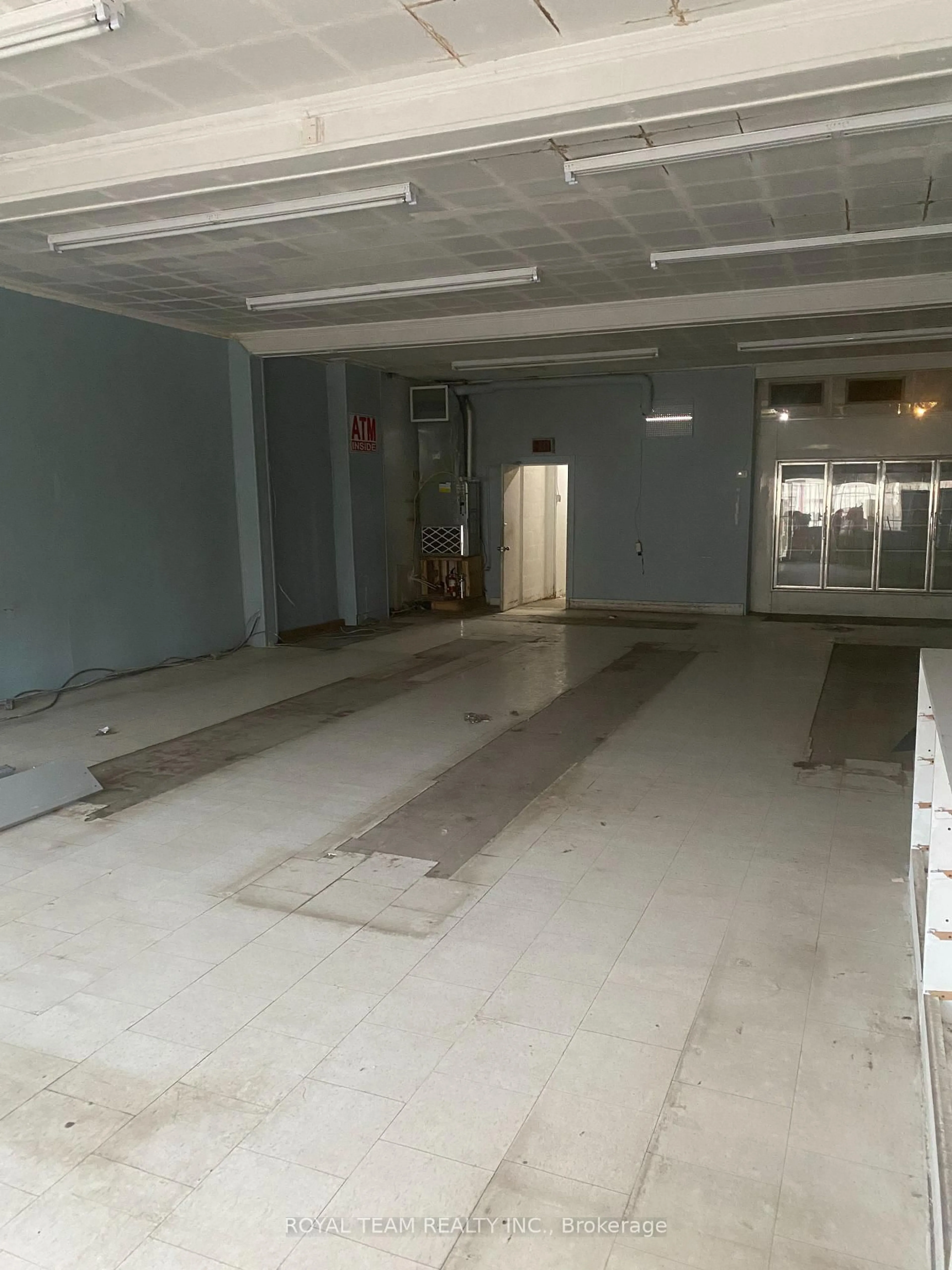 Indoor foyer for 106-108 King St, Toronto Ontario M9N 1L5