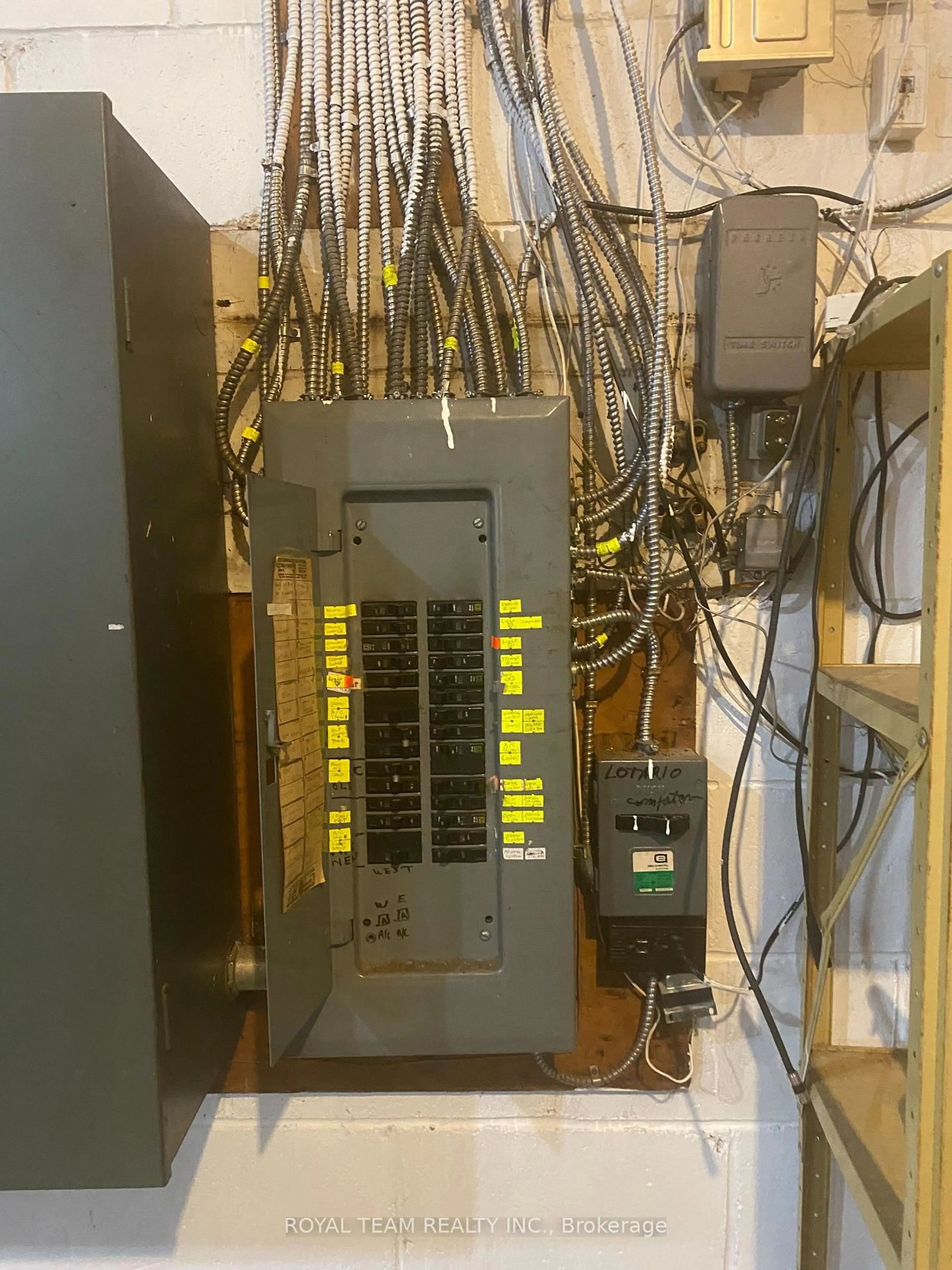 A pic of a room for 106-108 King St, Toronto Ontario M9N 1L5