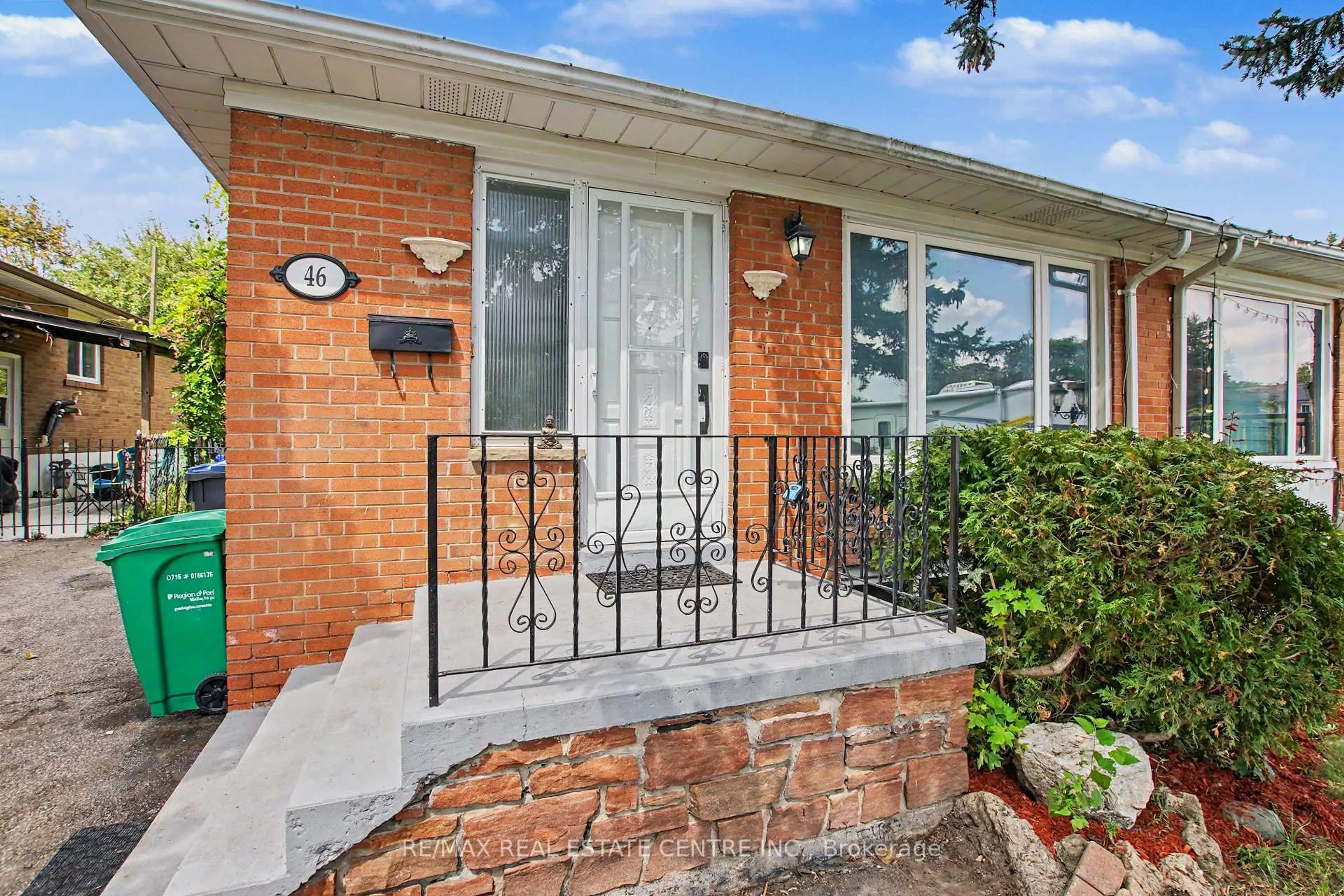 Home with brick exterior material, street for 46 Northwood Dr, Brampton Ontario L6X 2L2