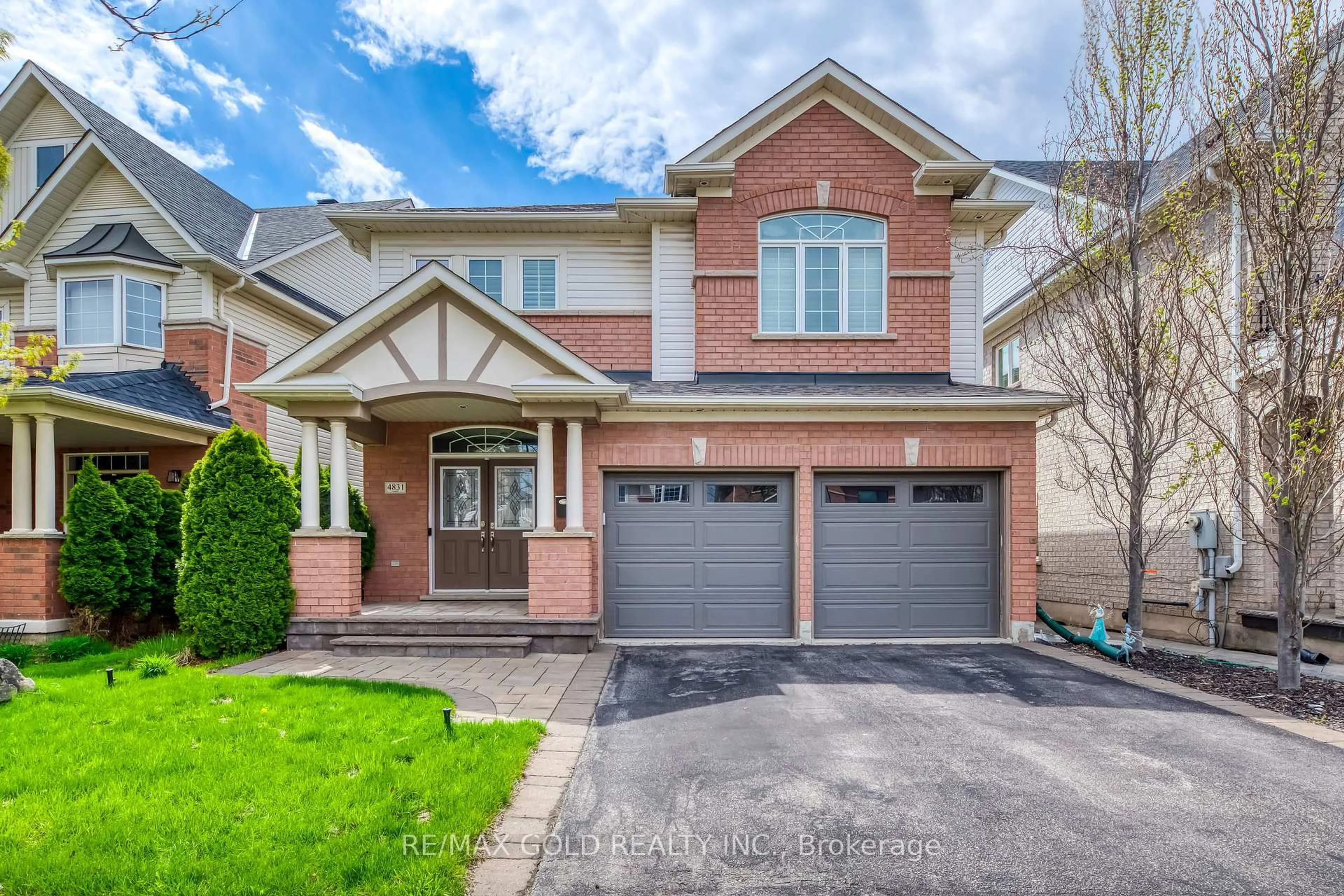 Home with brick exterior material, street for 4831 Columbus Dr, Burlington Ontario L7M 0J4