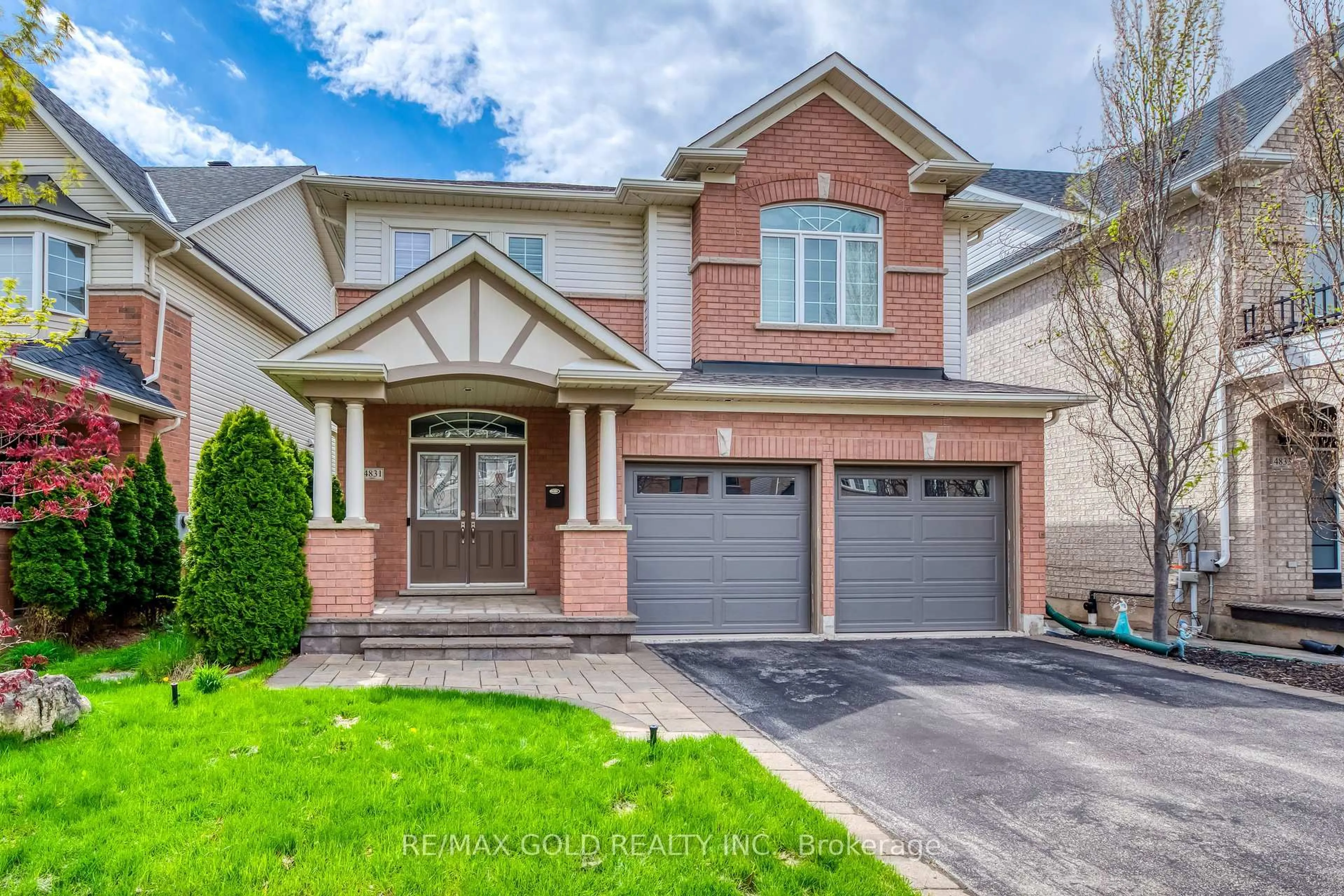Home with brick exterior material, street for 4831 Columbus Dr, Burlington Ontario L7M 0J4