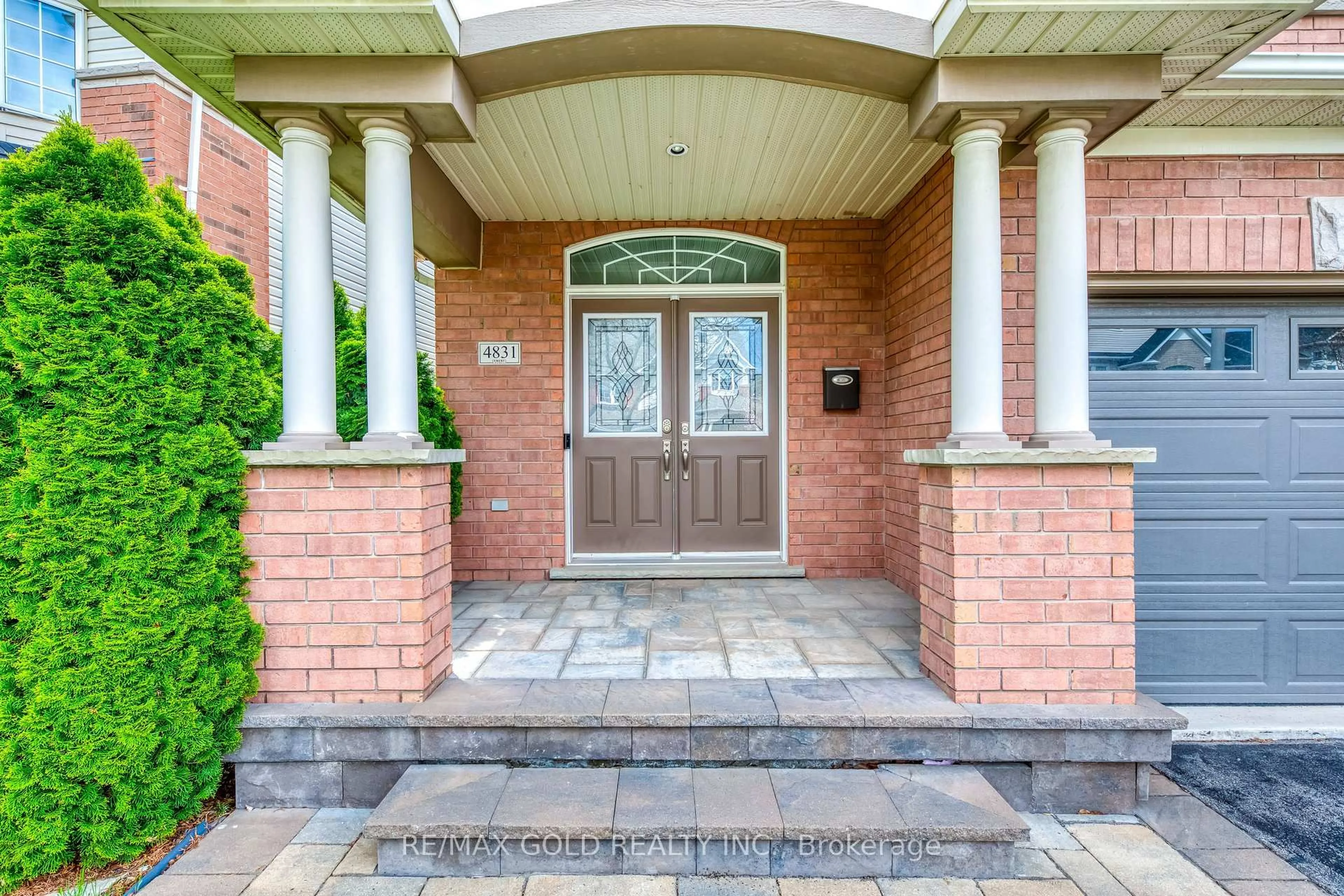 Home with brick exterior material, street for 4831 Columbus Dr, Burlington Ontario L7M 0J4