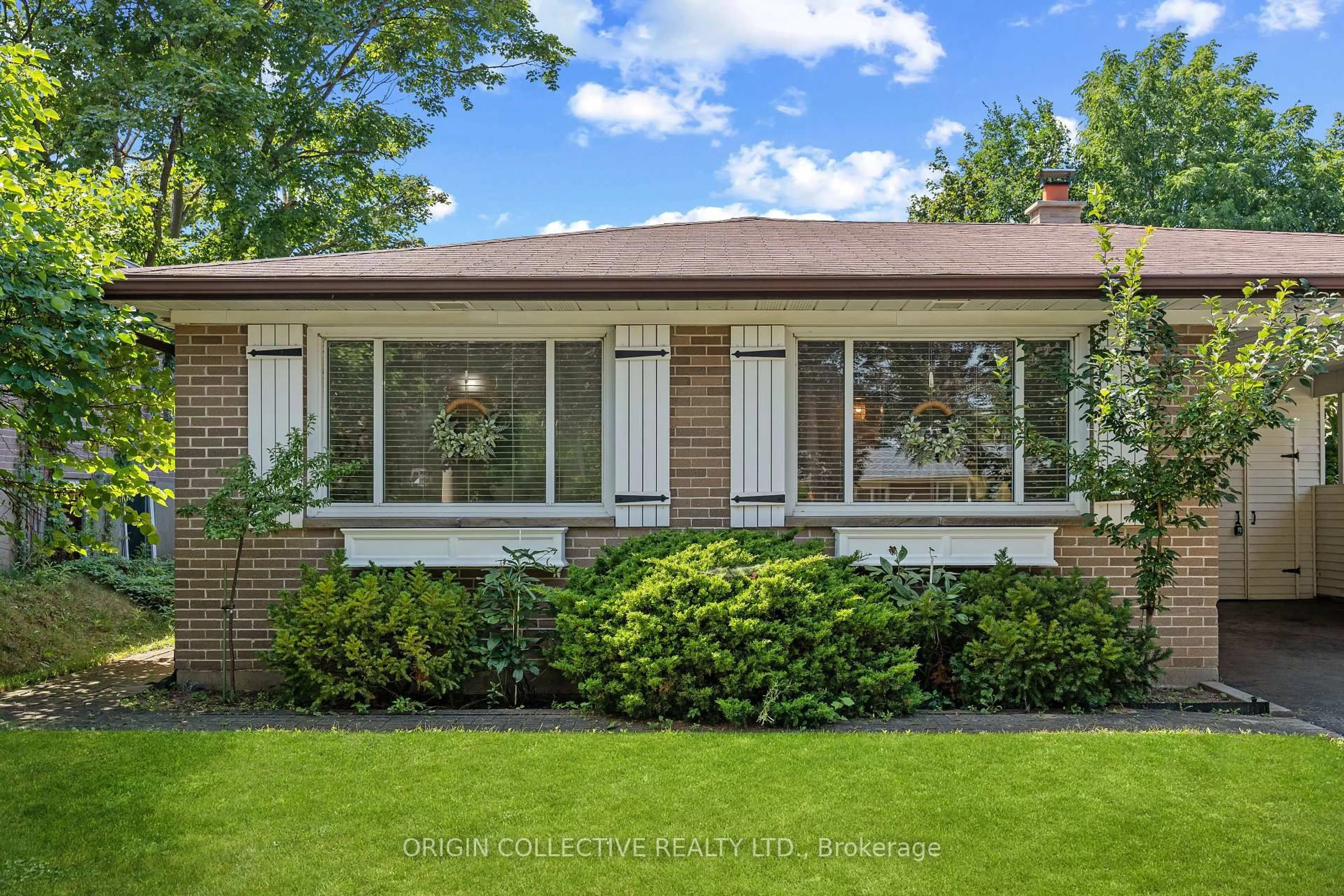 Home with brick exterior material, street for 983 Parthia Cres, Mississauga Ontario L4Y 2K9