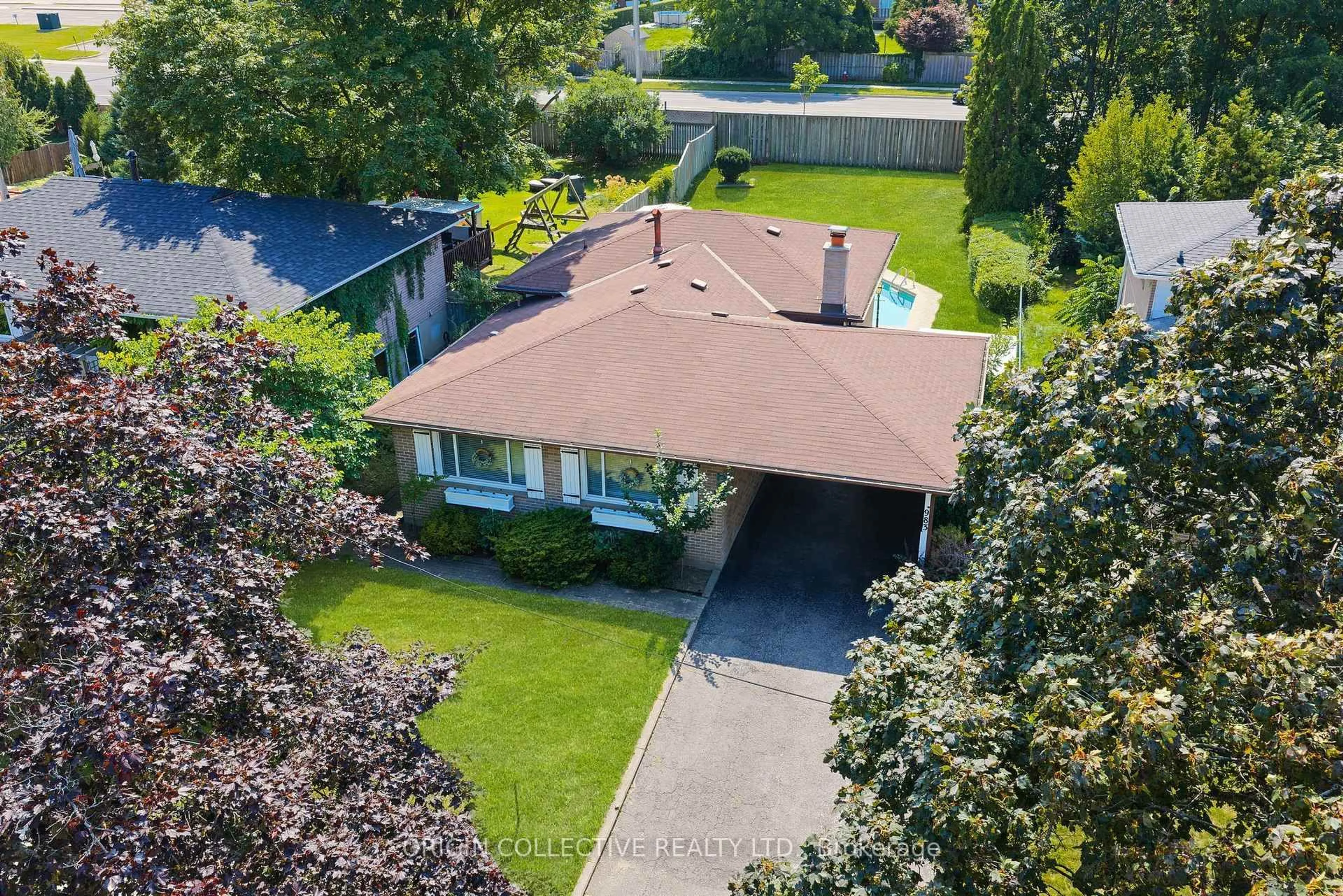 A pic from outside/outdoor area/front of a property/back of a property/a pic from drone, street for 983 Parthia Cres, Mississauga Ontario L4Y 2K9