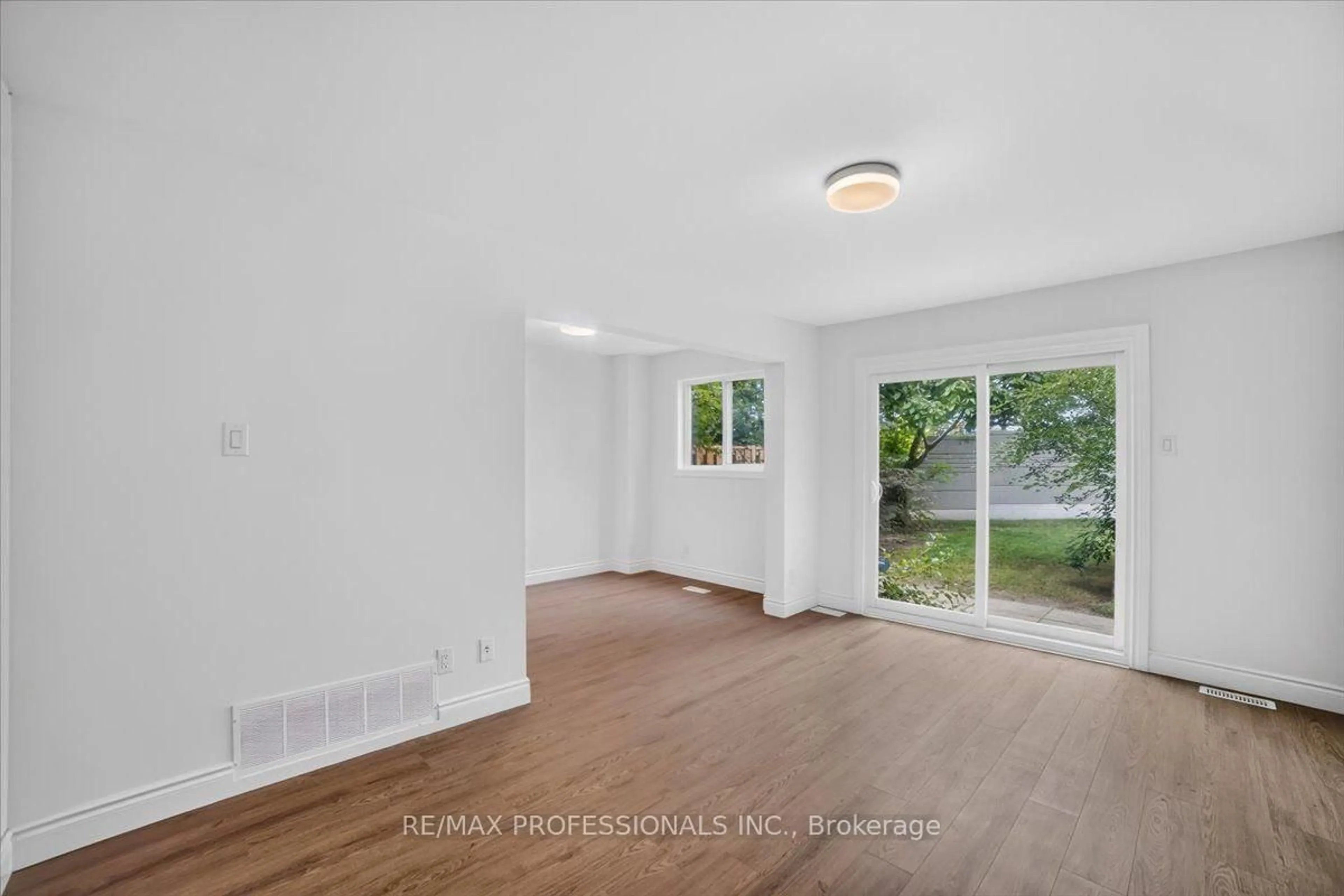 A pic of a room for 2687 Bromsgrove Rd #6, Mississauga Ontario L5J 4C6