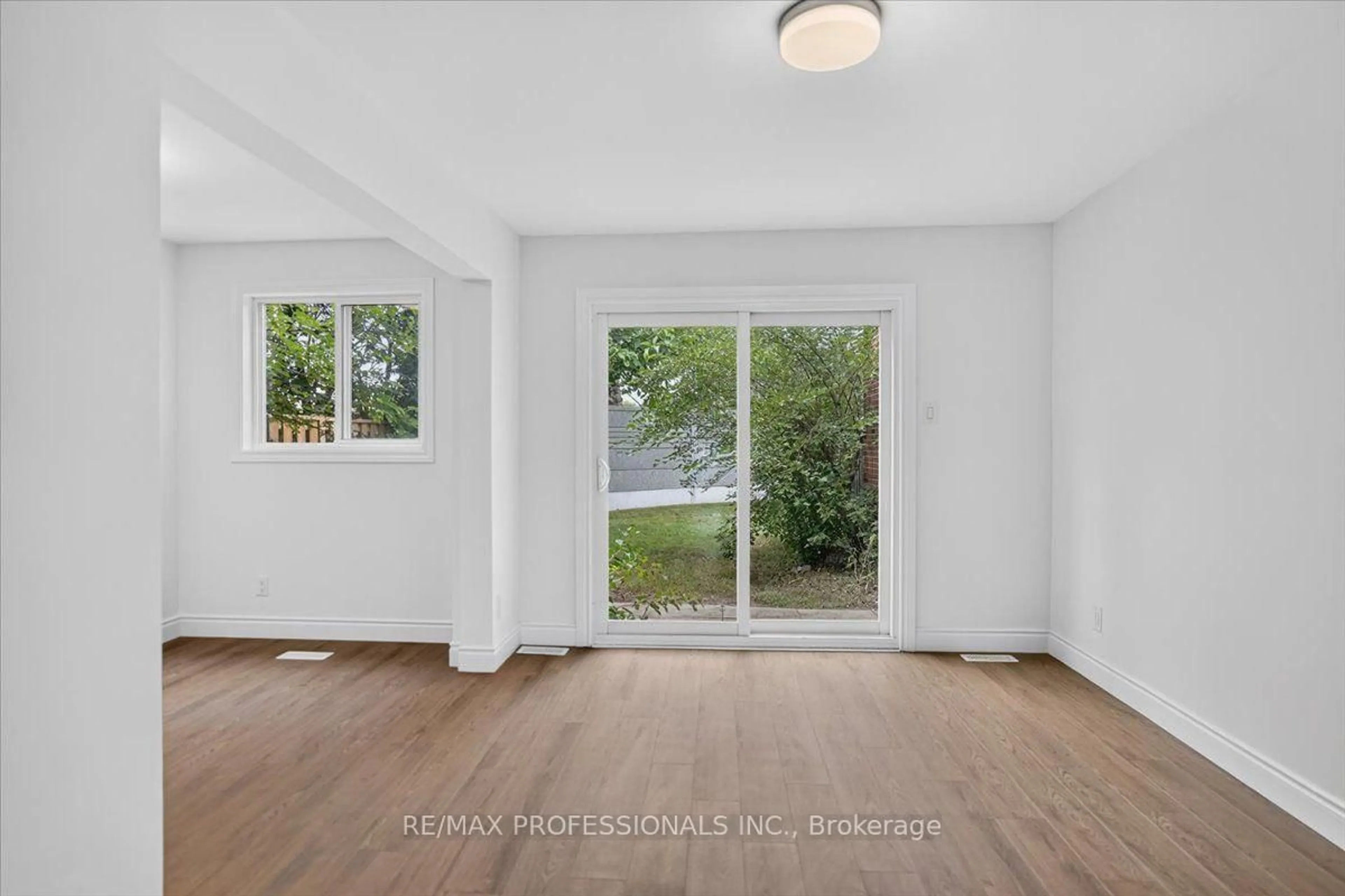 A pic of a room for 2687 Bromsgrove Rd #6, Mississauga Ontario L5J 4C6